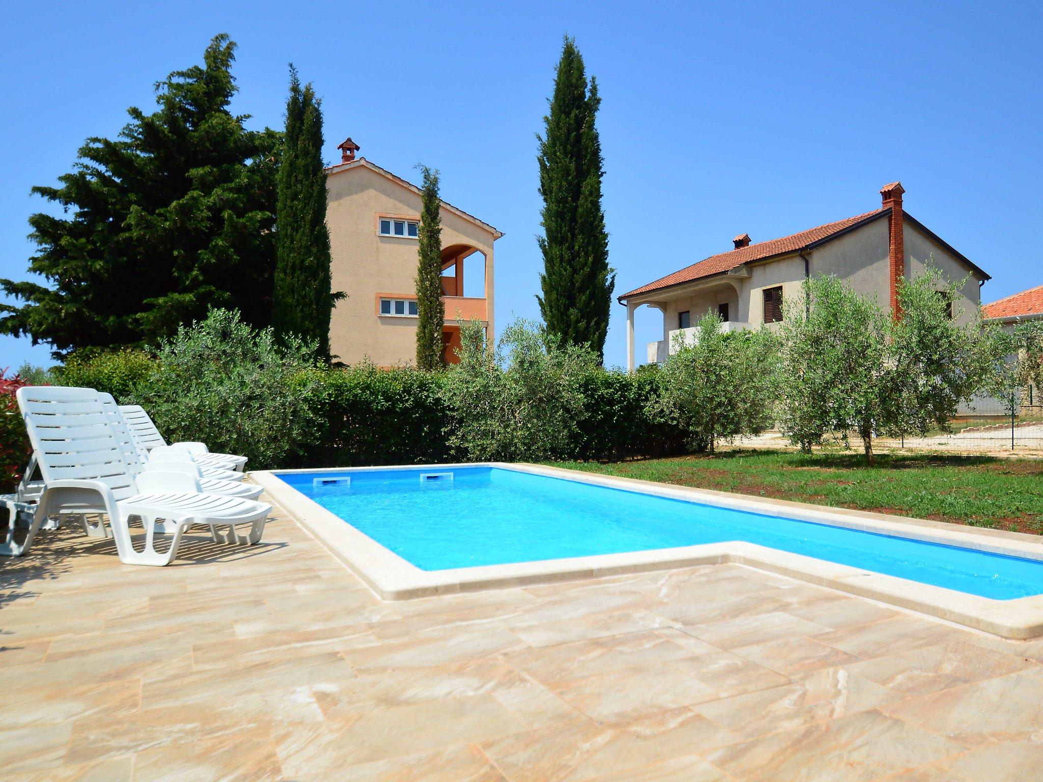 Photo 22 - Maison de 4 chambres à Novigrad avec piscine privée et vues à la mer