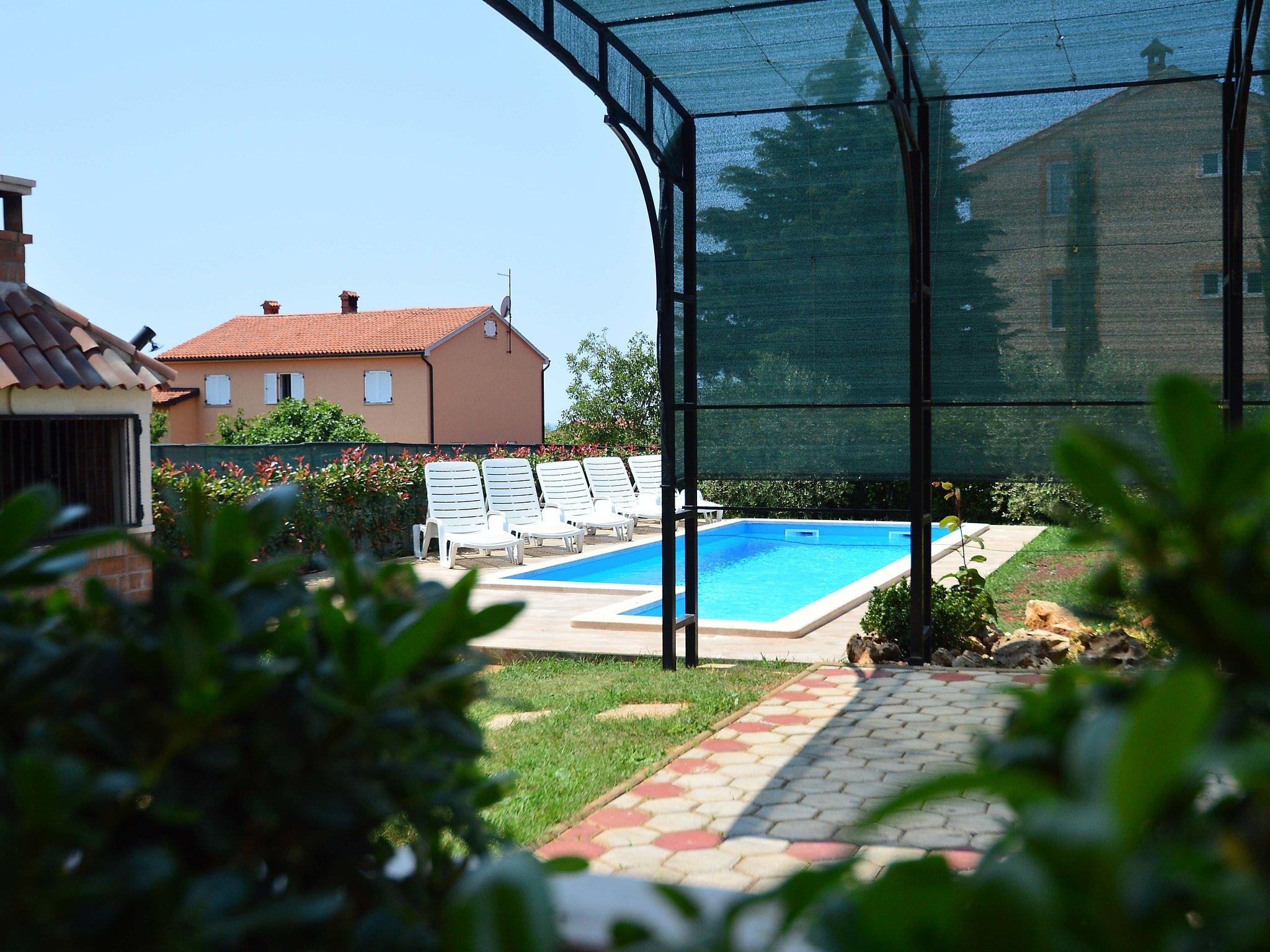 Foto 20 - Casa con 4 camere da letto a Novigrad con piscina privata e giardino