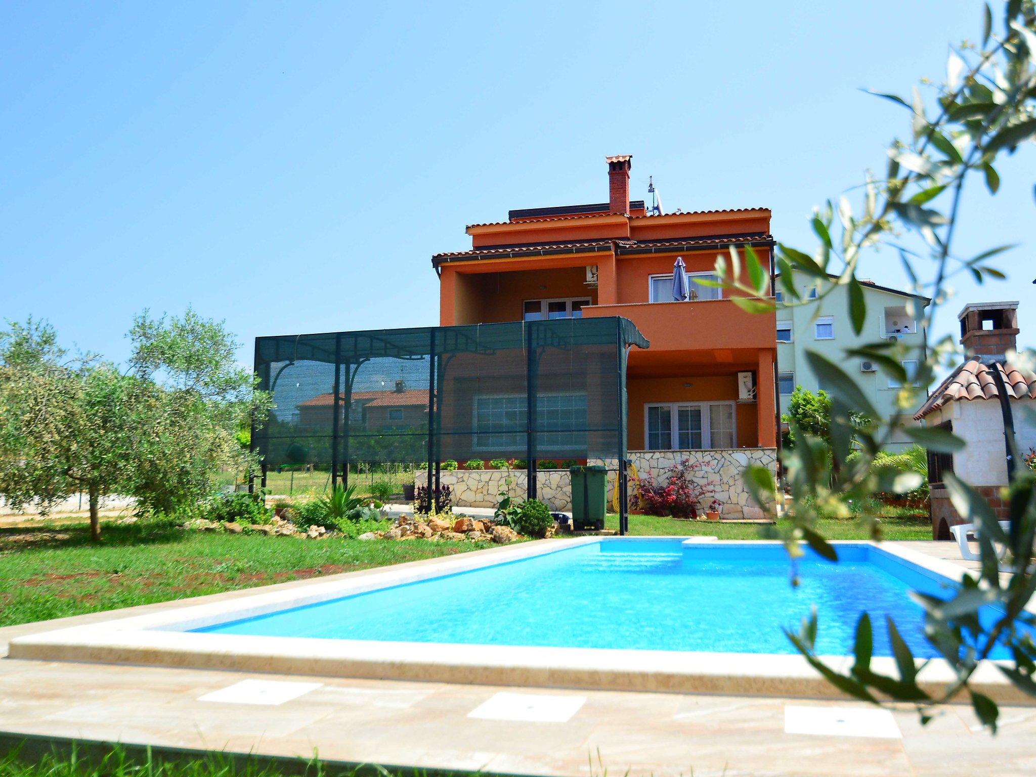 Photo 4 - Maison de 4 chambres à Novigrad avec piscine privée et jardin