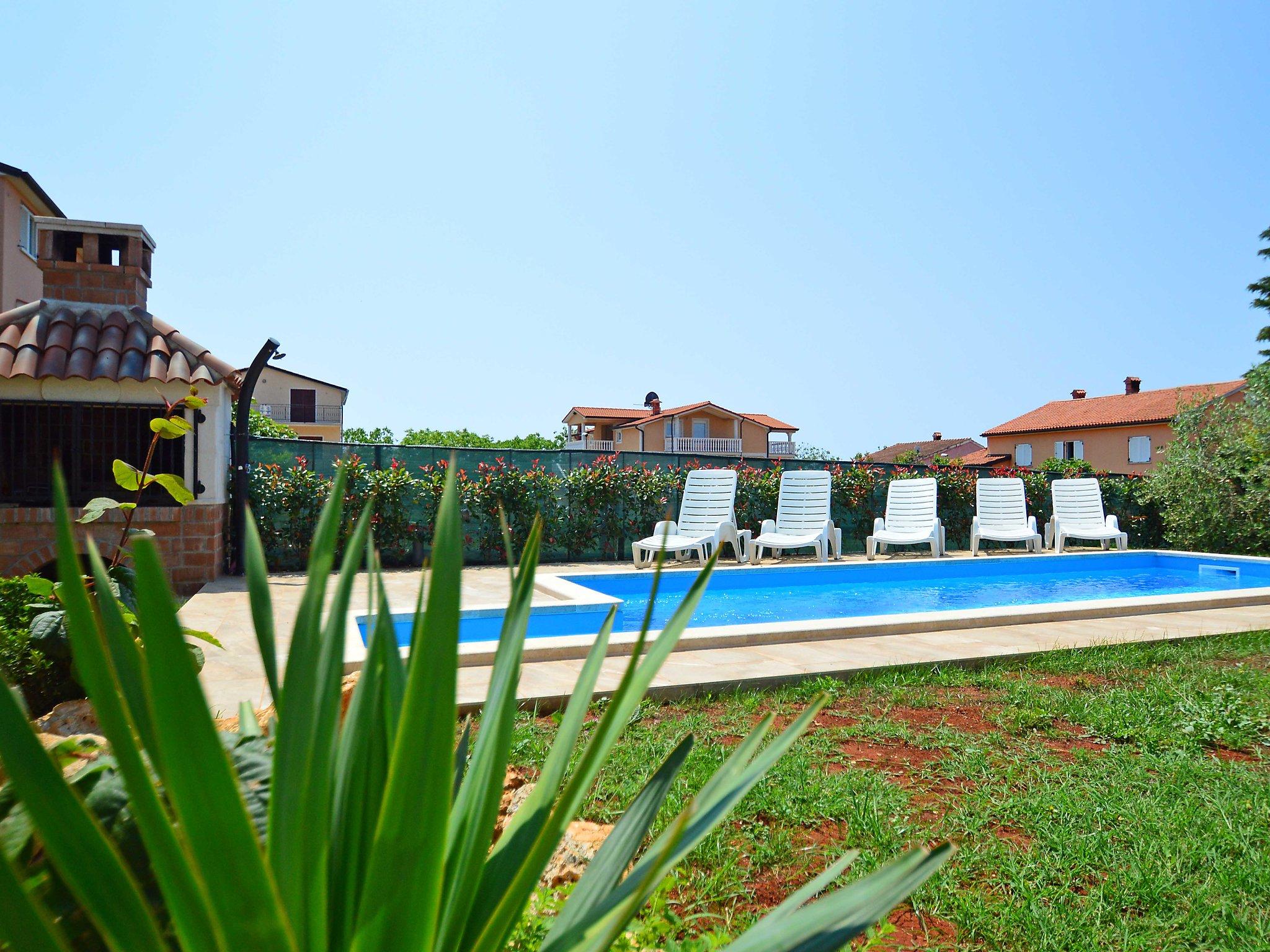 Photo 21 - Maison de 4 chambres à Novigrad avec piscine privée et jardin