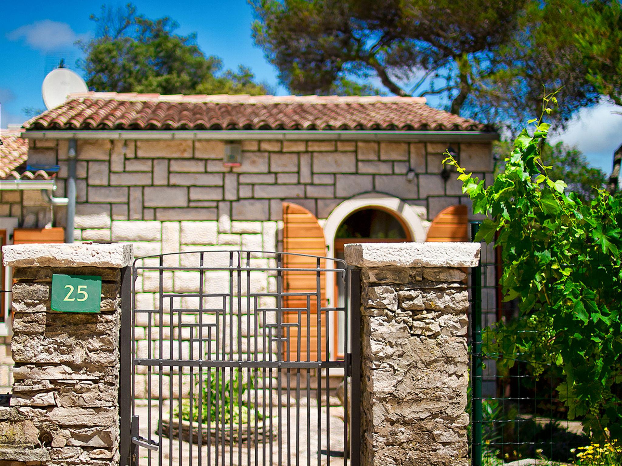 Photo 16 - Maison de 6 chambres à Pula avec piscine privée et vues à la mer