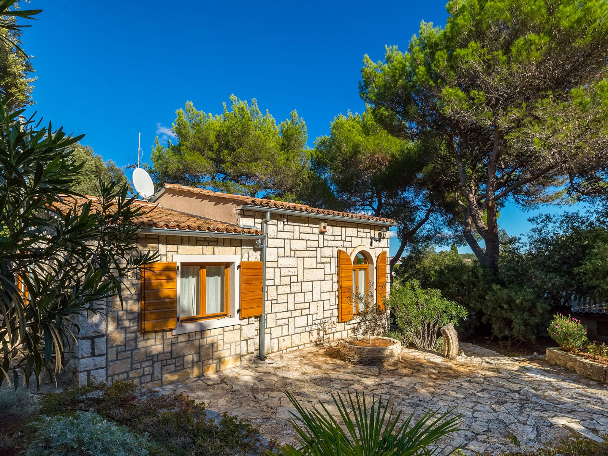 Photo 27 - Maison de 6 chambres à Pula avec piscine privée et vues à la mer