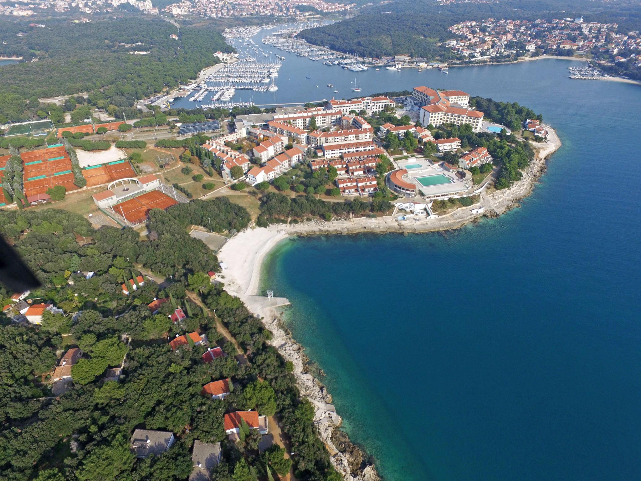 Foto 45 - Casa de 6 quartos em Pula com piscina privada e vistas do mar