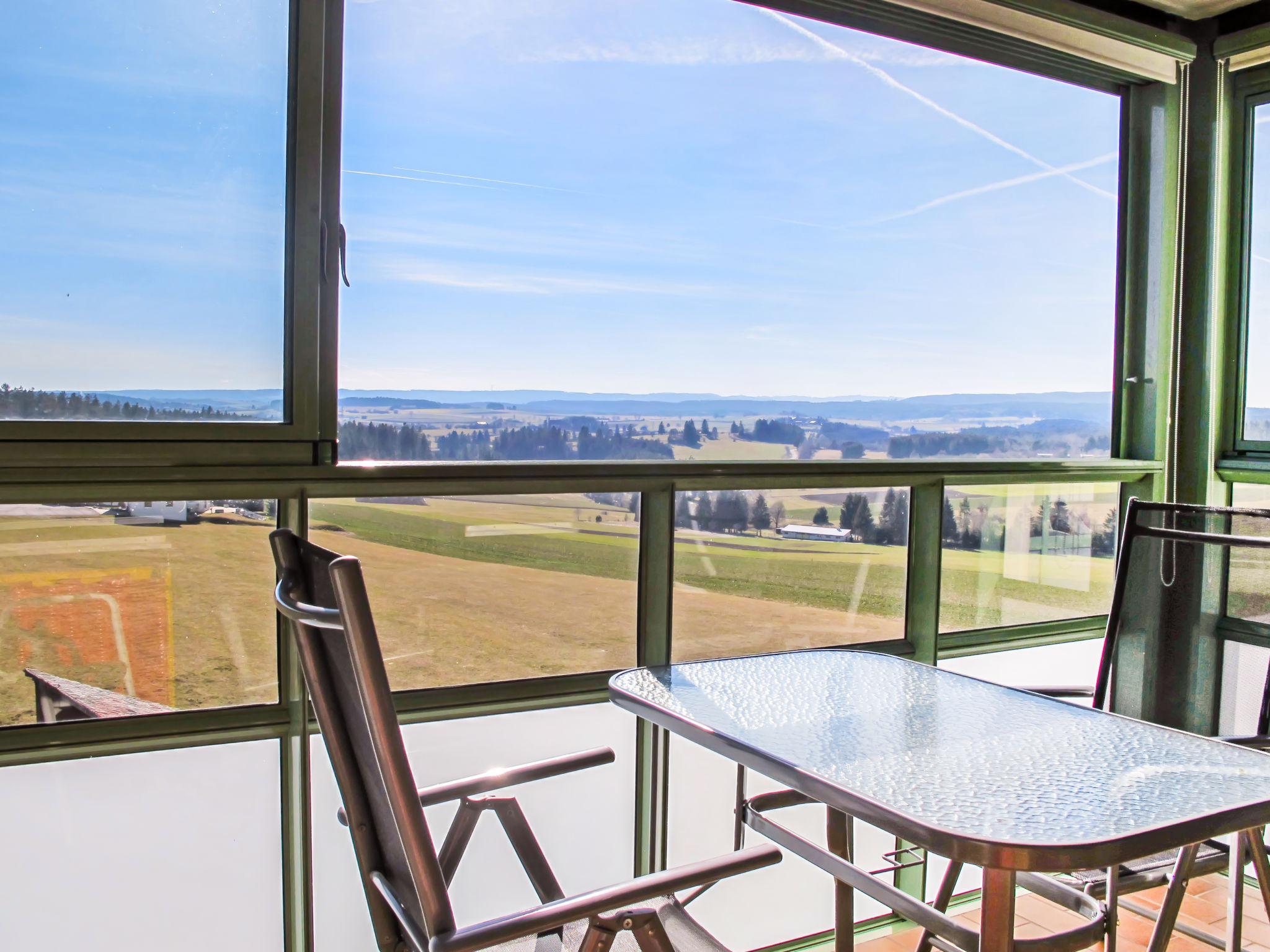 Foto 1 - Appartamento con 2 camere da letto a Löffingen con piscina e vista sulle montagne