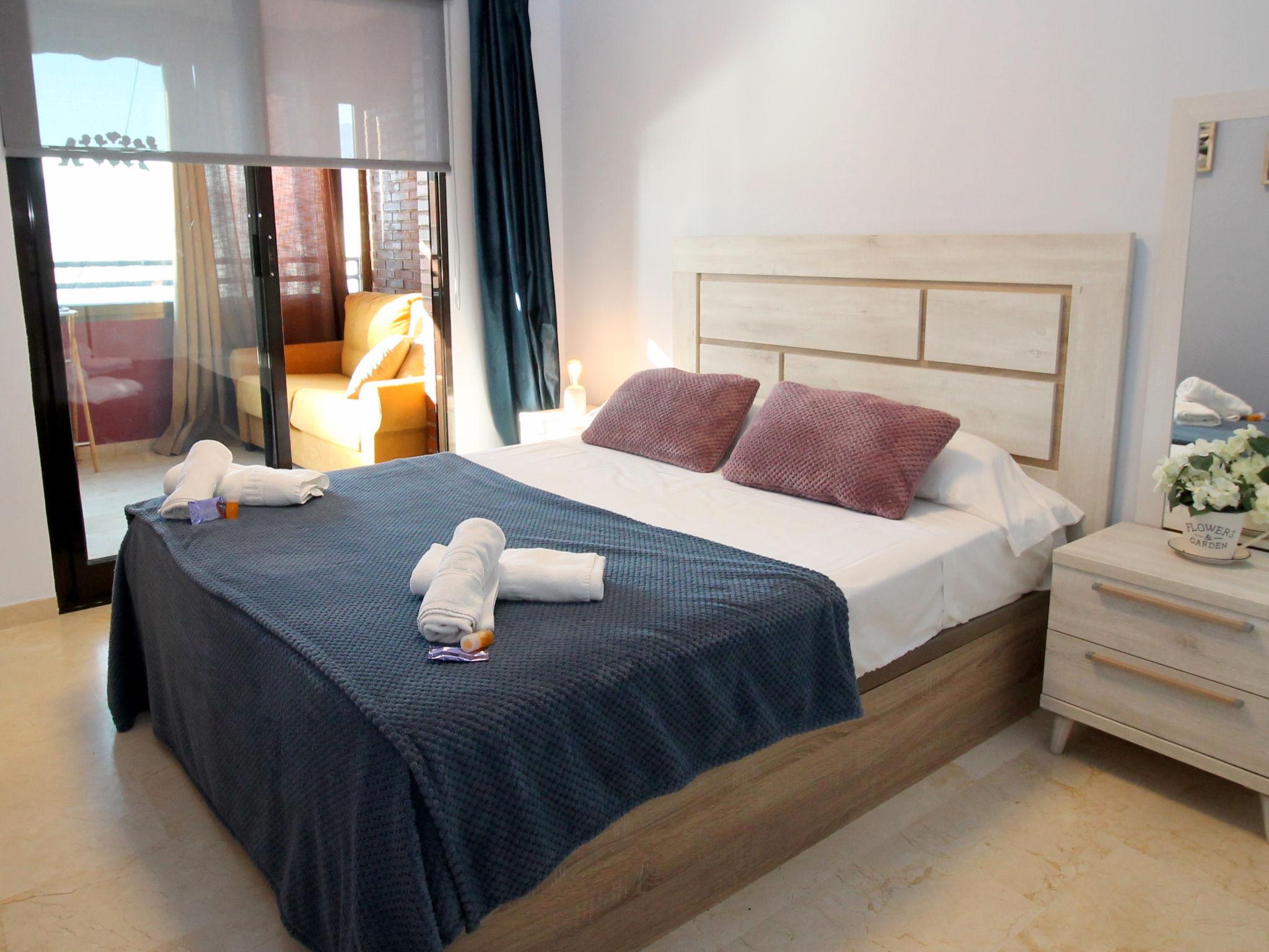 Foto 3 - Appartamento con 1 camera da letto a Benidorm con piscina e vista mare