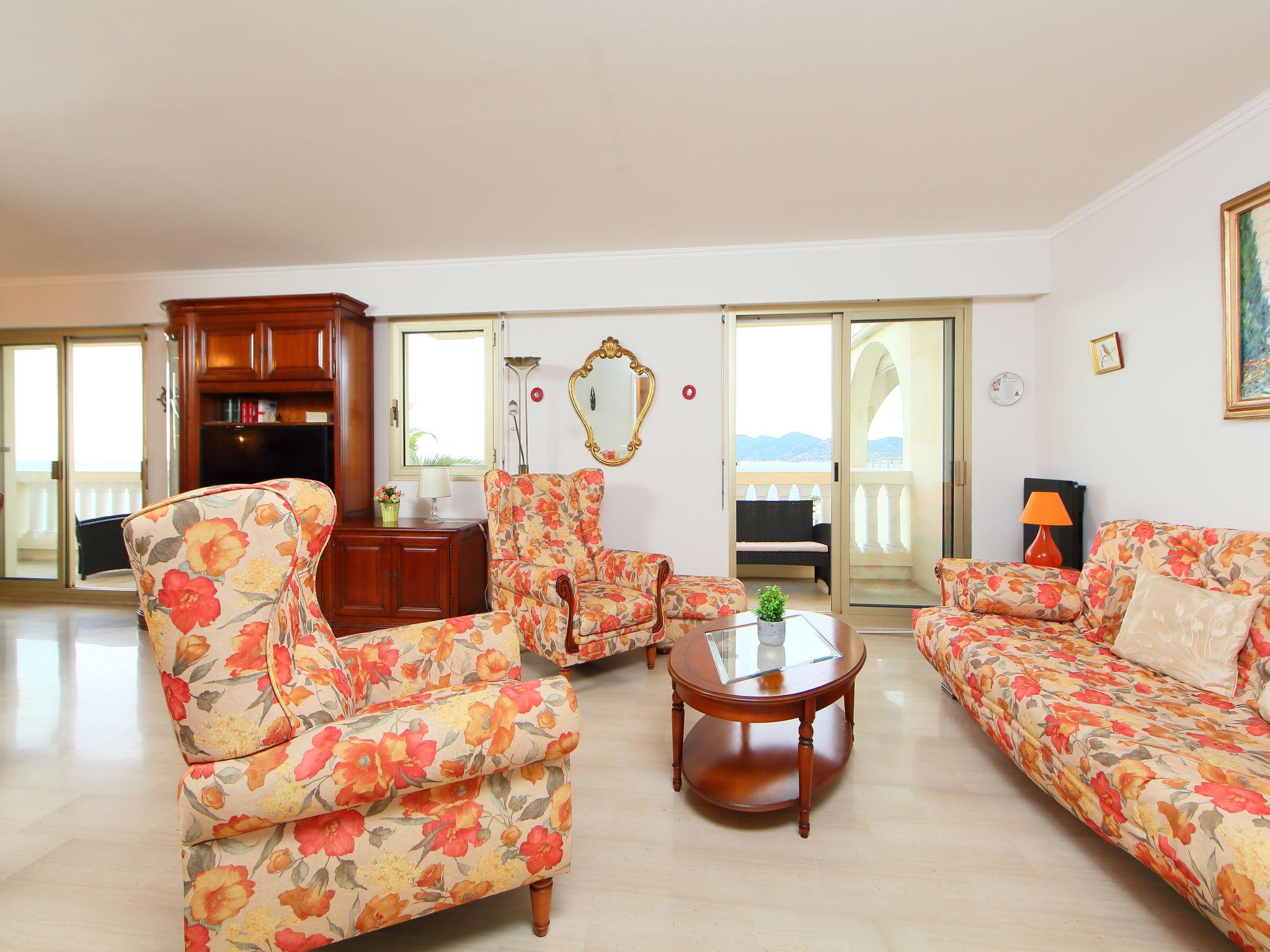 Photo 13 - 1 bedroom Apartment in Cannes with garden and sea view