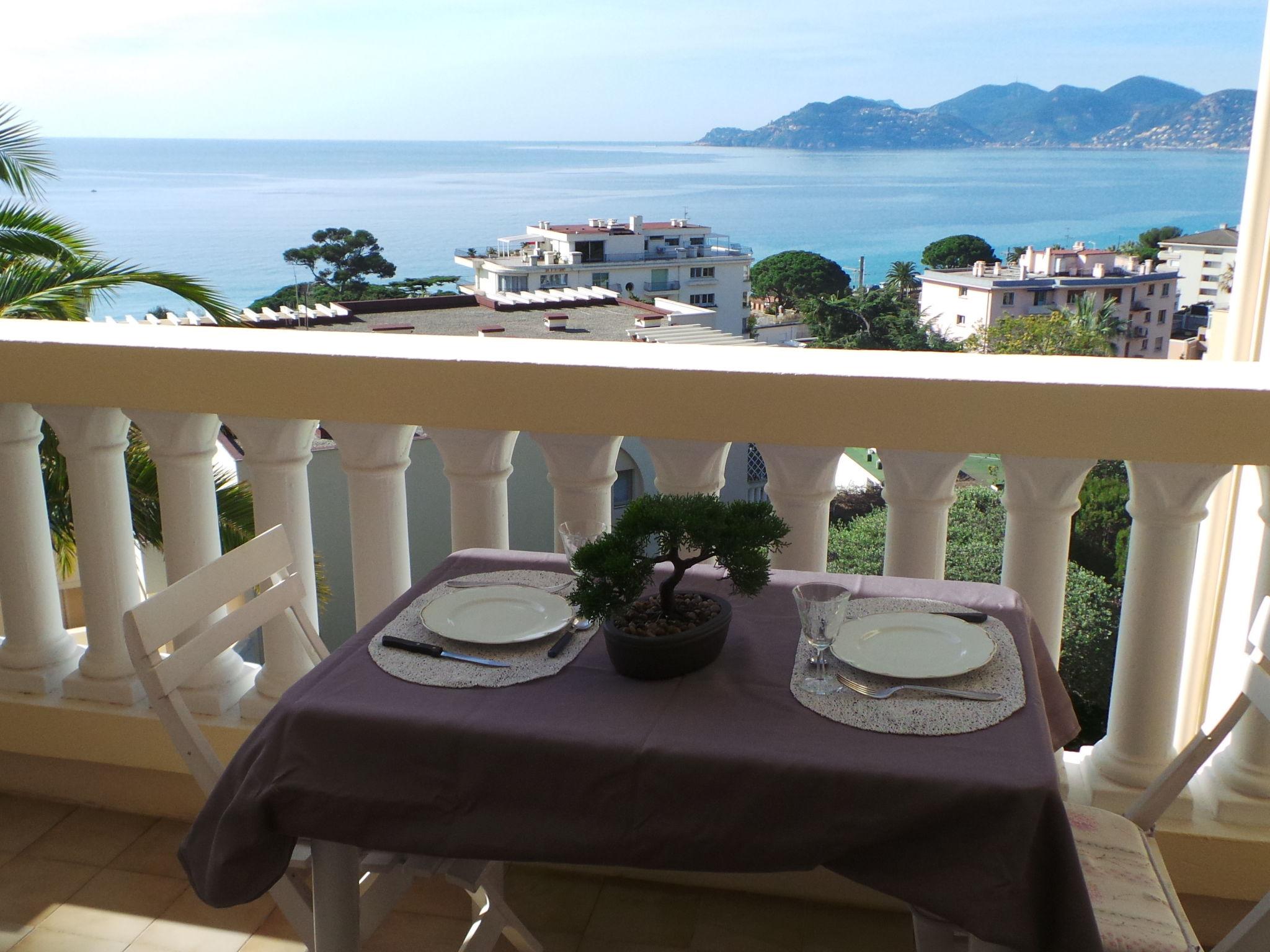 Photo 3 - 1 bedroom Apartment in Cannes with garden and sea view