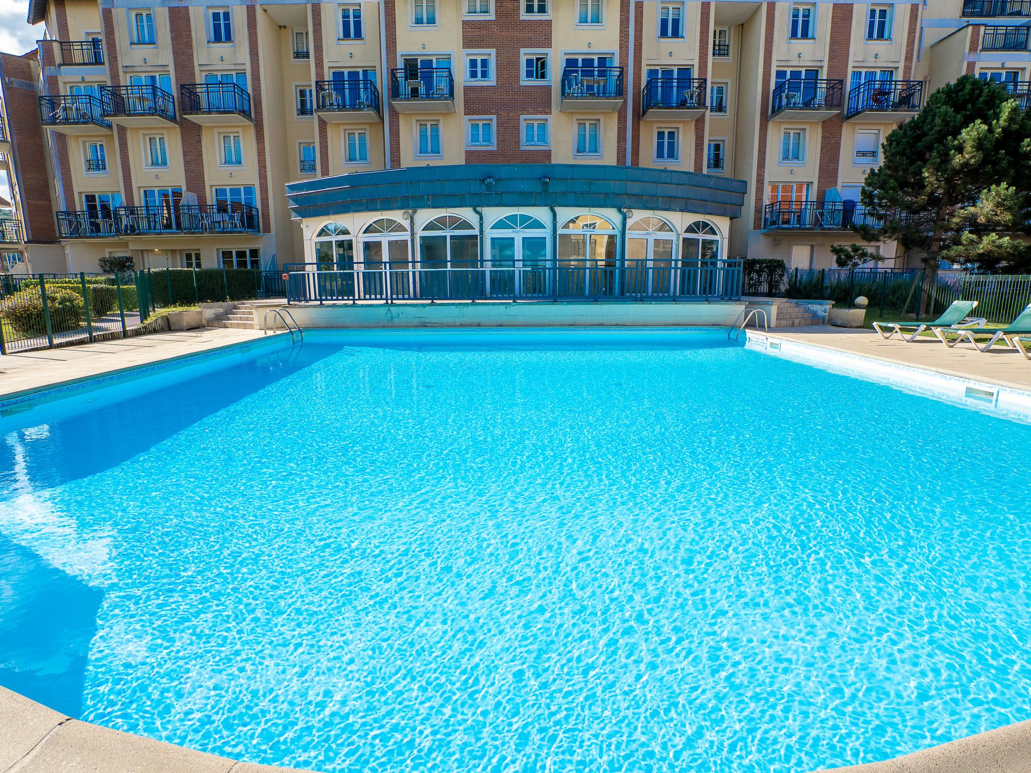 Photo 20 - 2 bedroom Apartment in Dives-sur-Mer with swimming pool and garden