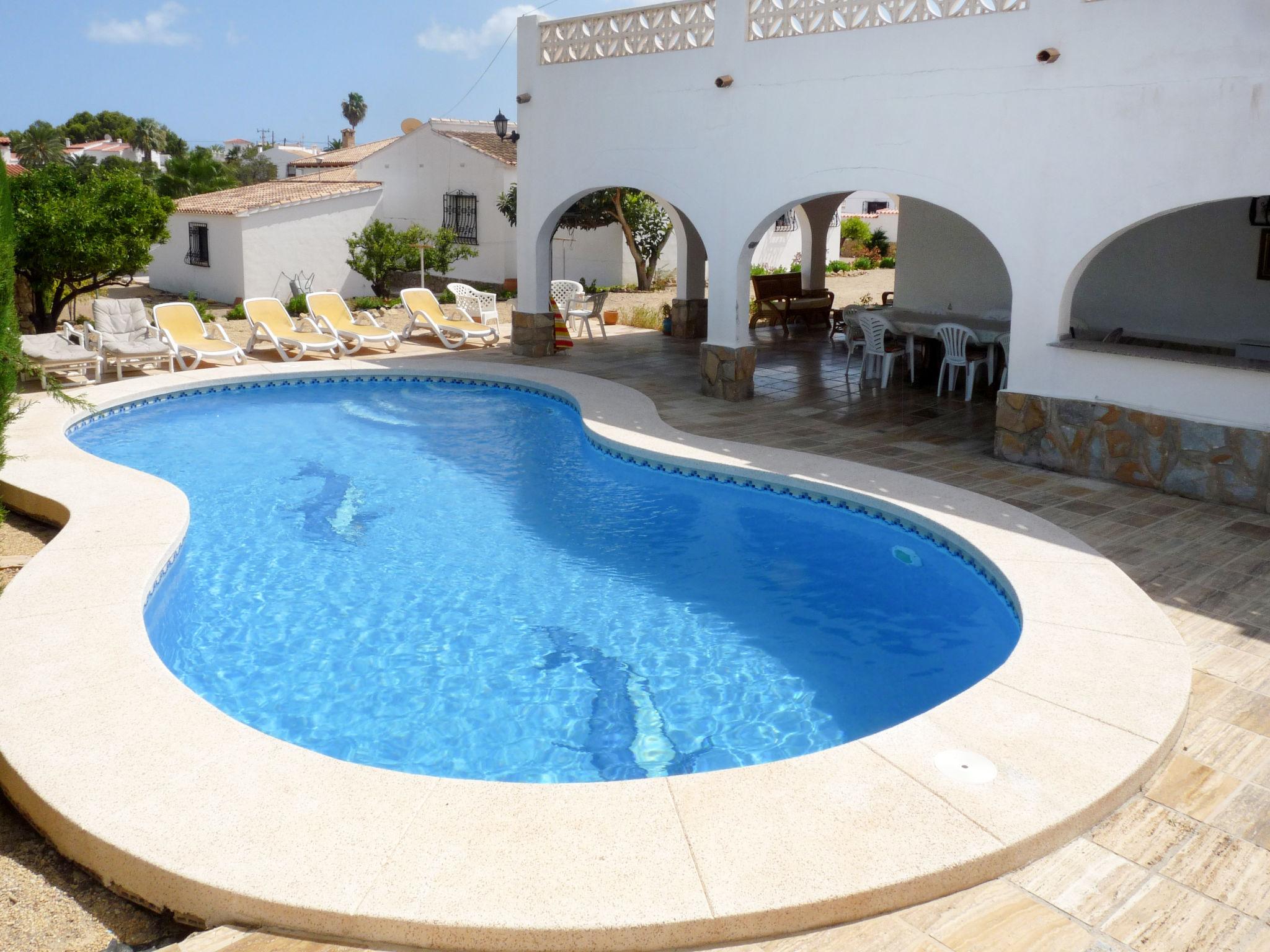 Foto 1 - Casa de 4 quartos em l'Alfàs del Pi com piscina privada e vistas do mar