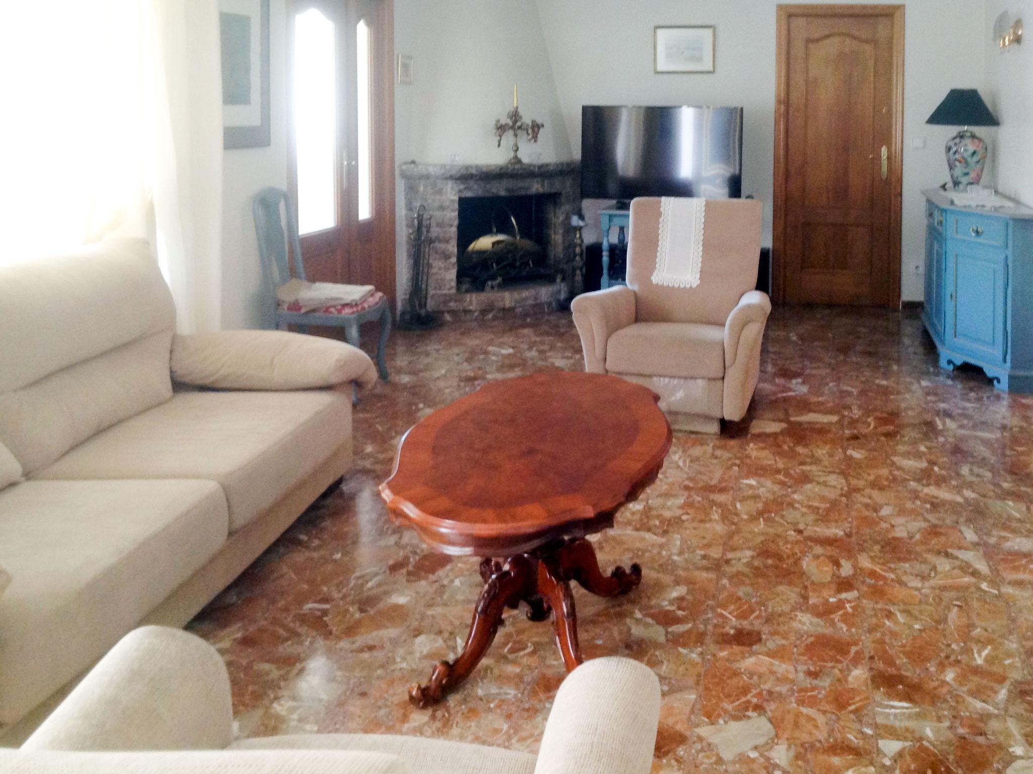 Photo 9 - 4 bedroom House in l'Alfàs del Pi with private pool and garden