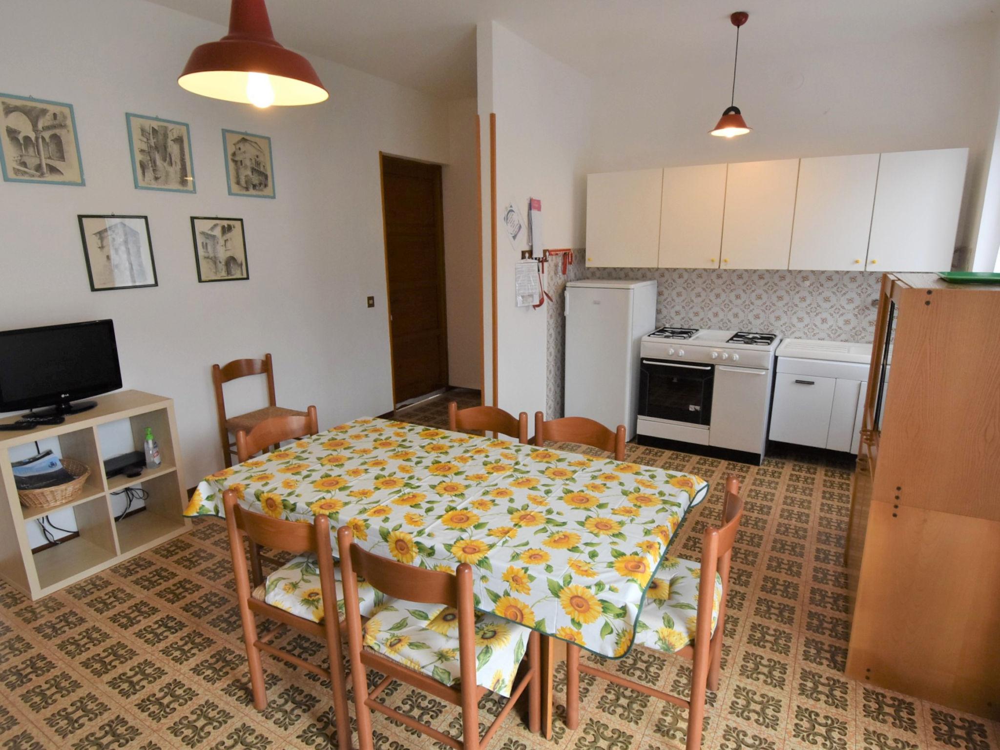 Photo 3 - 2 bedroom Apartment in Idro with garden and terrace