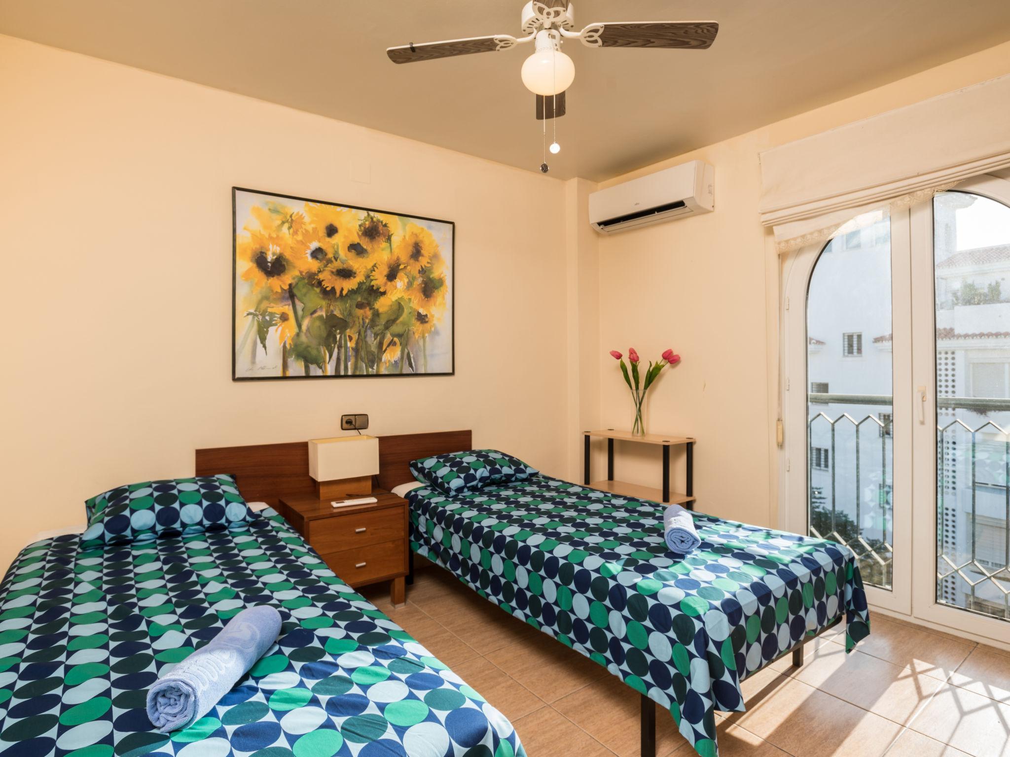 Foto 10 - Appartamento con 3 camere da letto a Torremolinos con piscina e vista mare