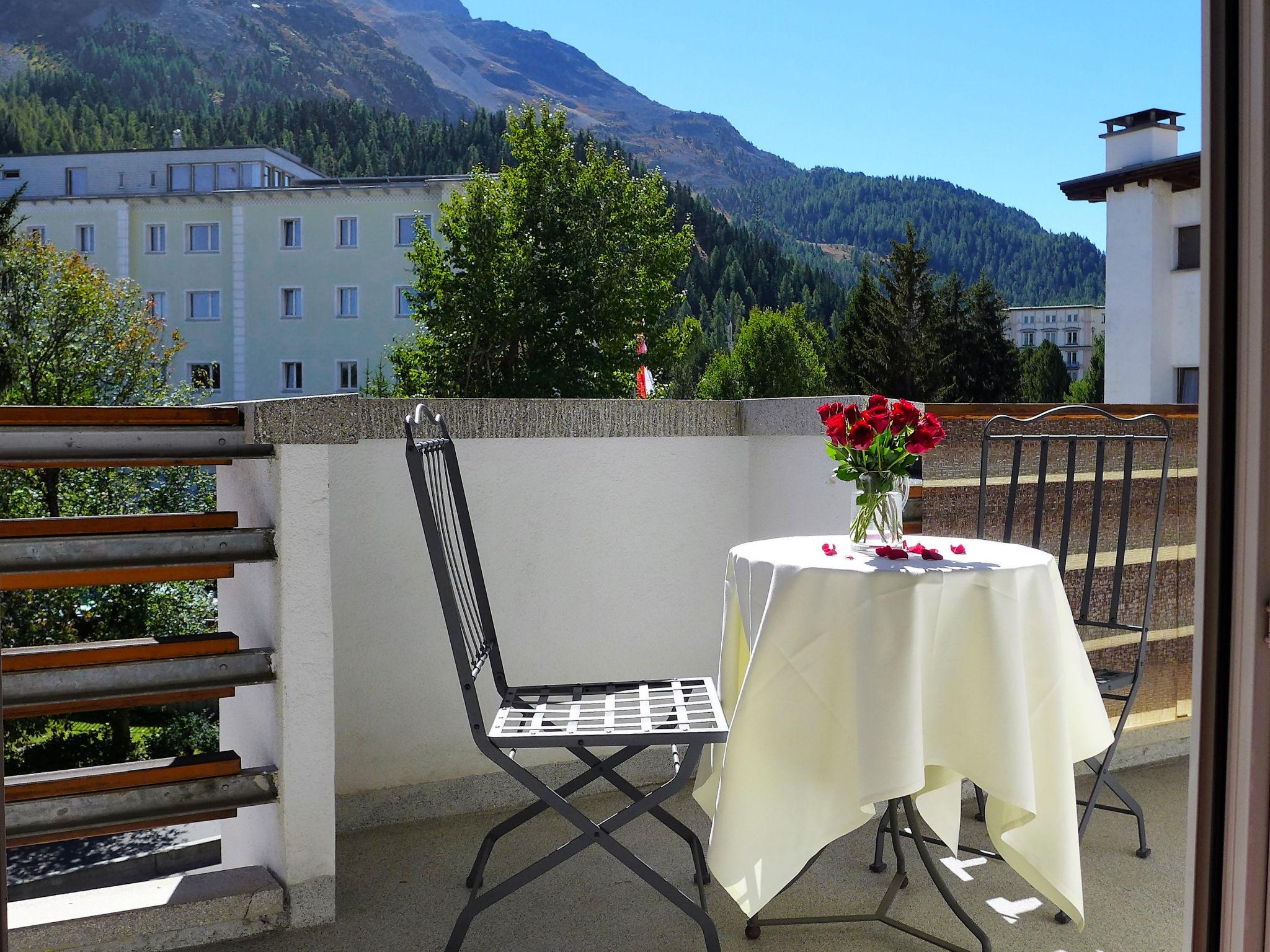 Foto 5 - Apartment mit 2 Schlafzimmern in Sankt Moritz mit blick auf die berge