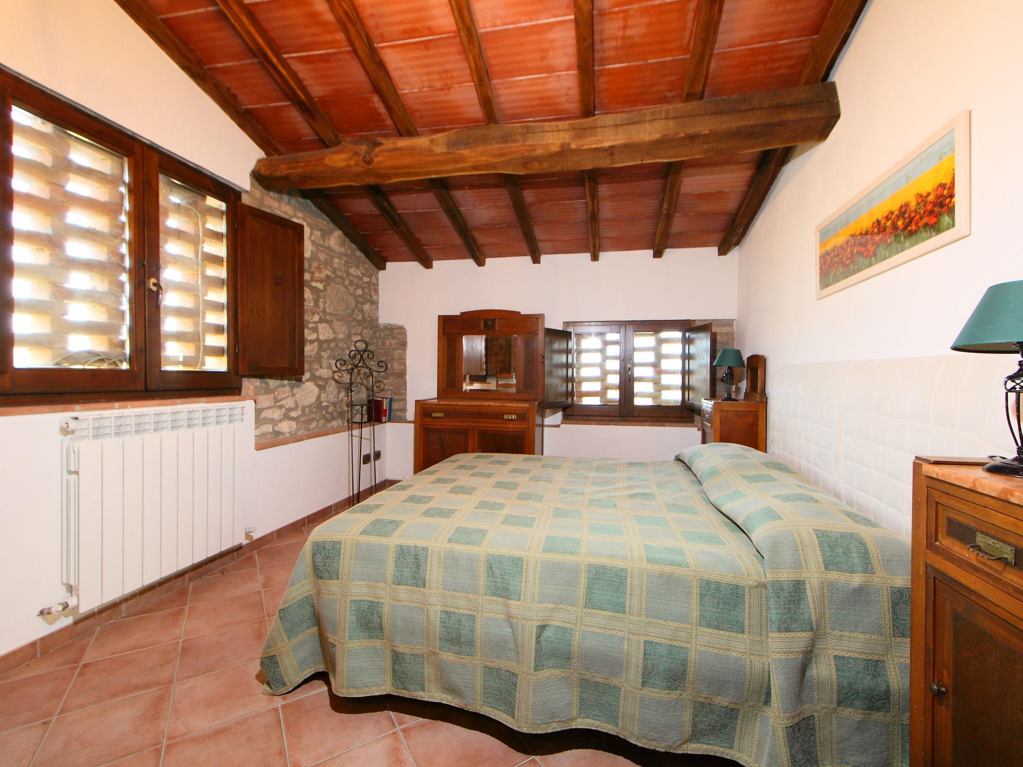 Foto 10 - Haus mit 2 Schlafzimmern in Asciano mit schwimmbad und garten
