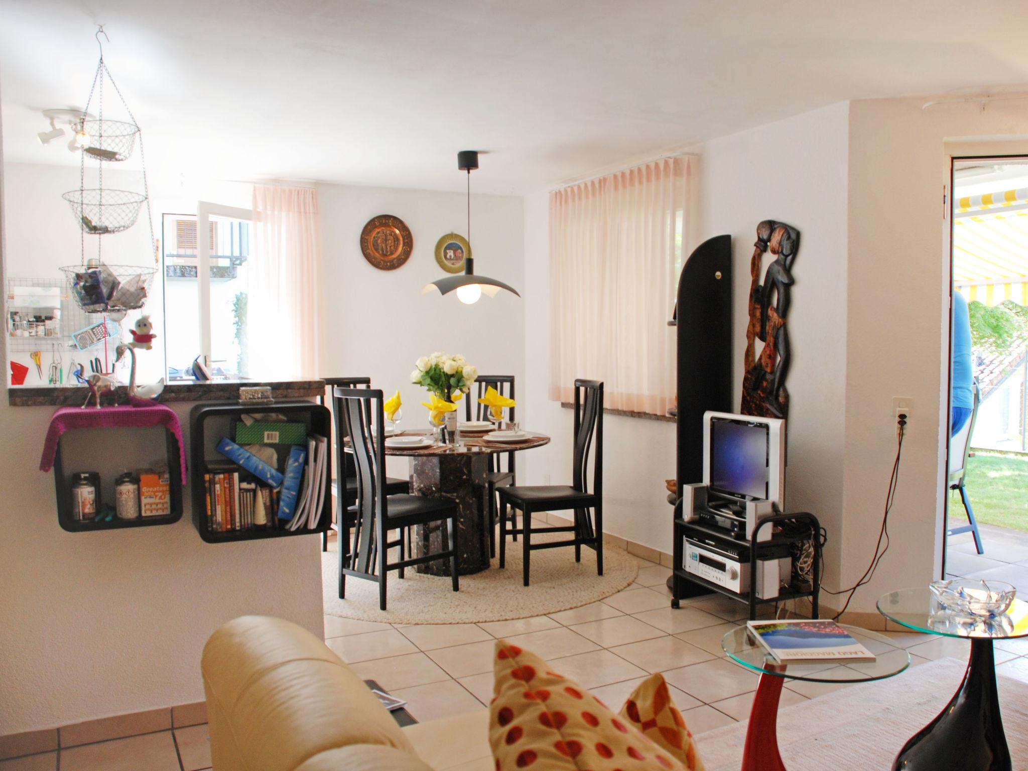 Foto 10 - Apartment mit 1 Schlafzimmer in Gambarogno mit garten