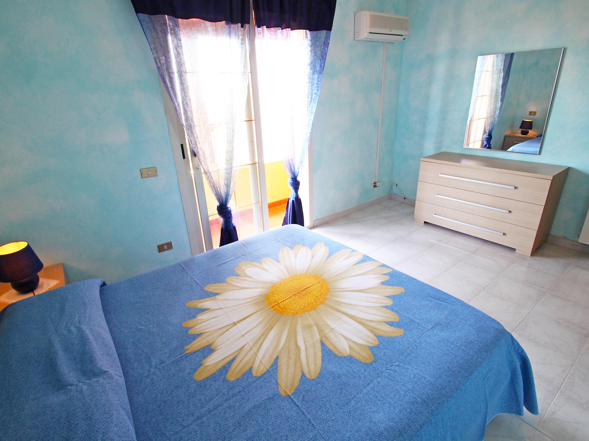 Photo 5 - 2 bedroom House in Pula with garden and sea view