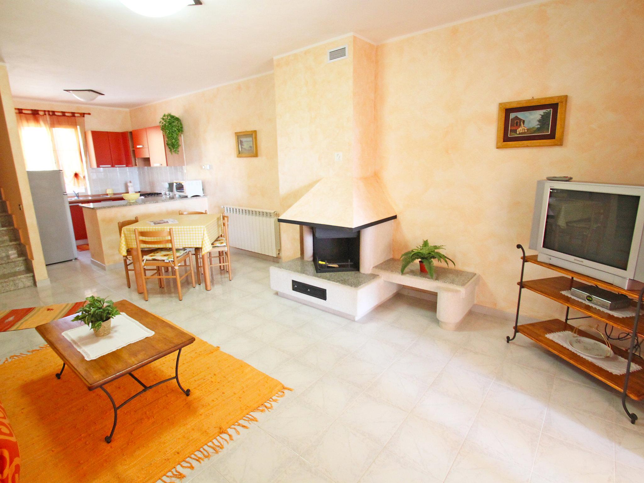 Photo 3 - 2 bedroom House in Pula with garden and sea view