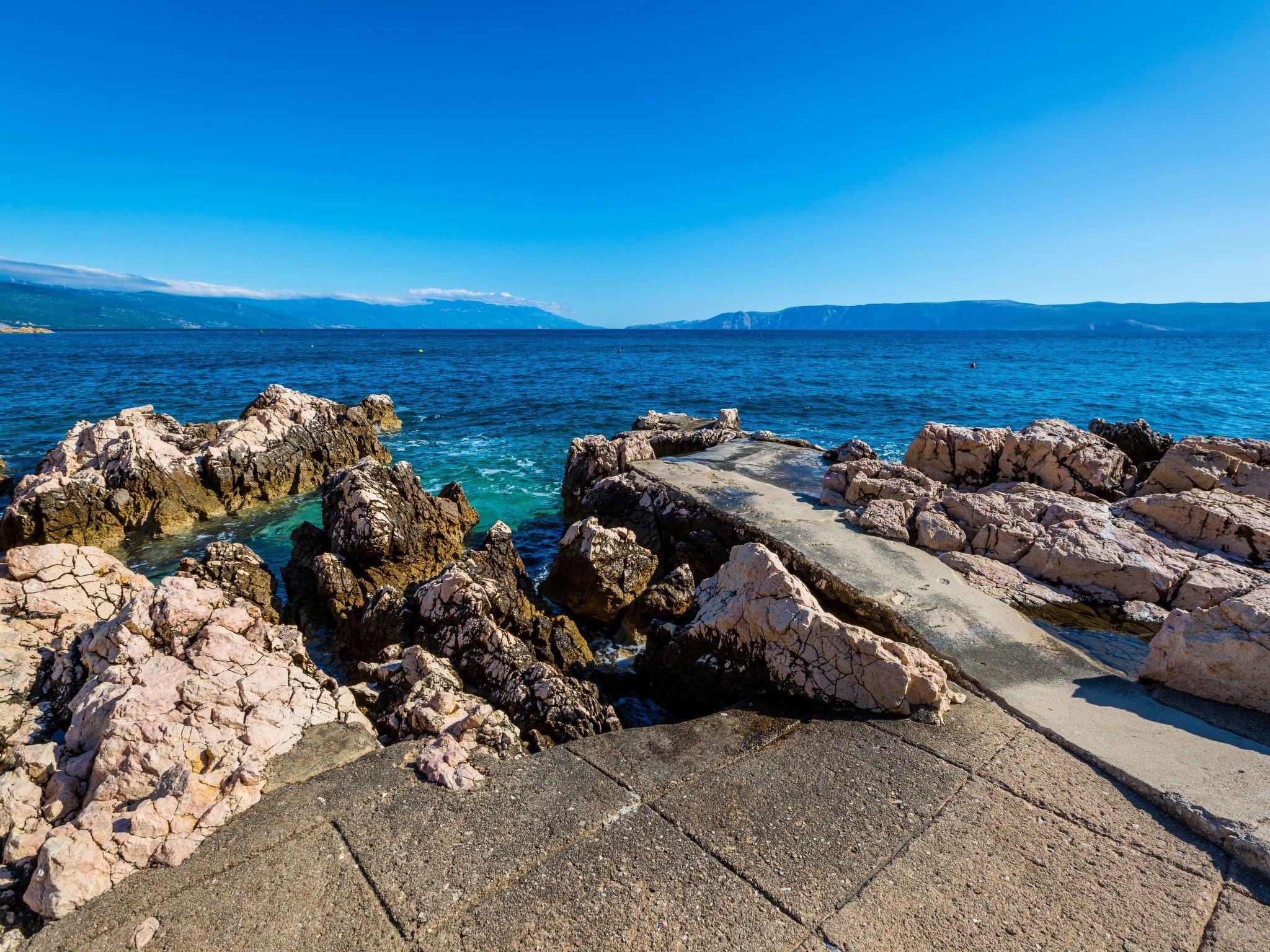 Foto 48 - Appartamento con 1 camera da letto a Novi Vinodolski con piscina e vista mare