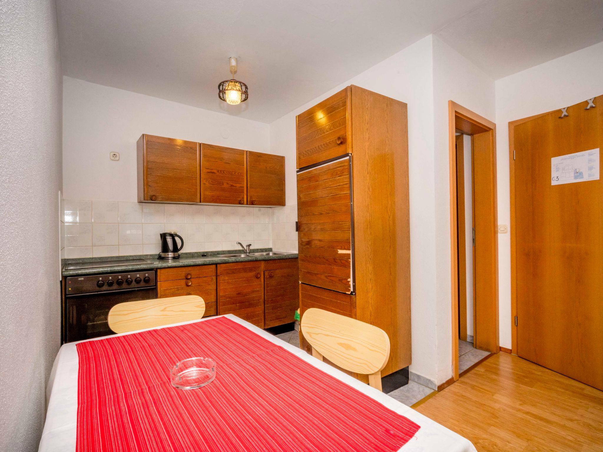 Foto 3 - Appartamento con 1 camera da letto a Medulin con piscina e vista mare