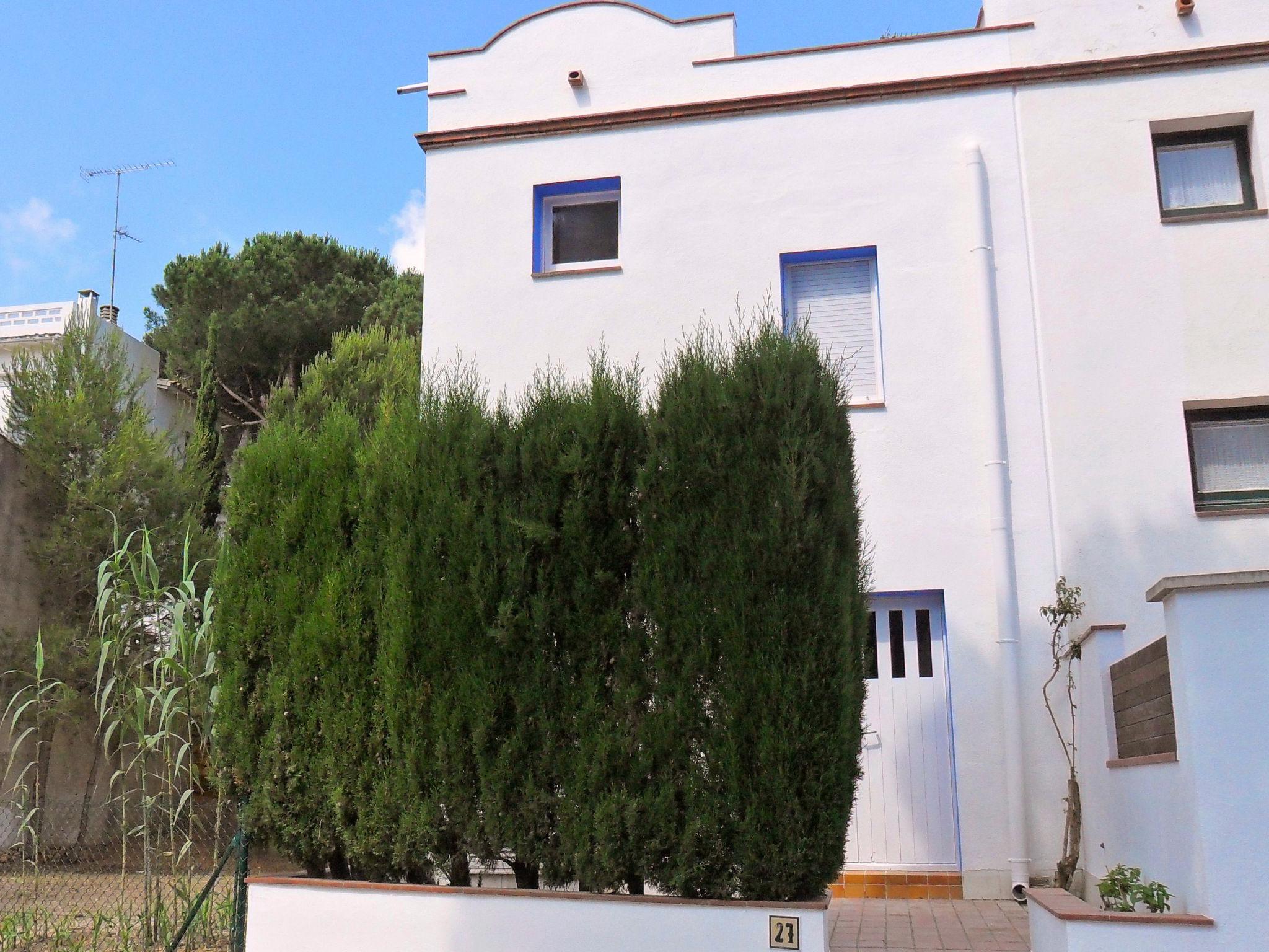 Photo 19 - Maison de 3 chambres à l'Escala avec terrasse et vues à la mer