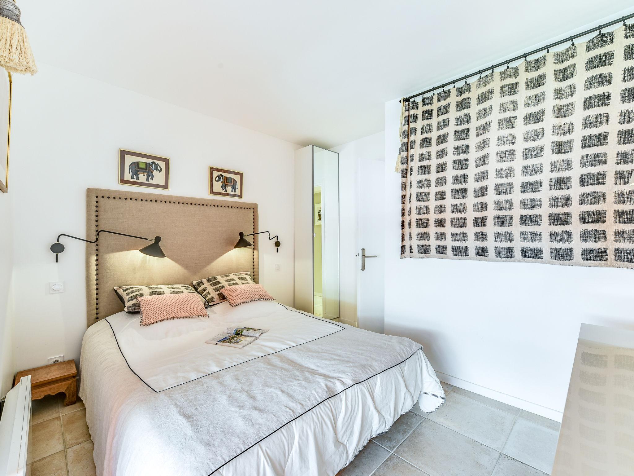 Foto 11 - Apartment mit 1 Schlafzimmer in Saint-Tropez mit schwimmbad und blick aufs meer