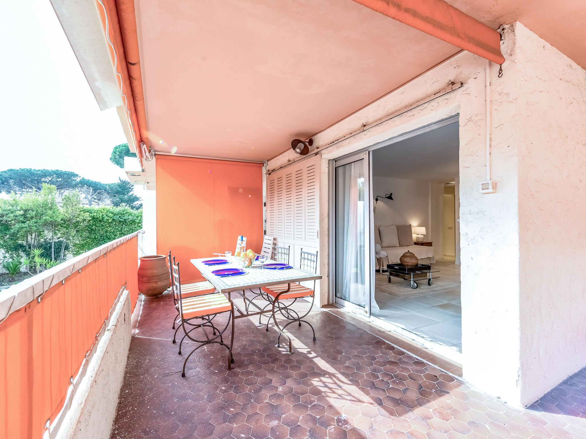 Foto 12 - Apartamento de 1 quarto em Saint-Tropez com piscina e vistas do mar