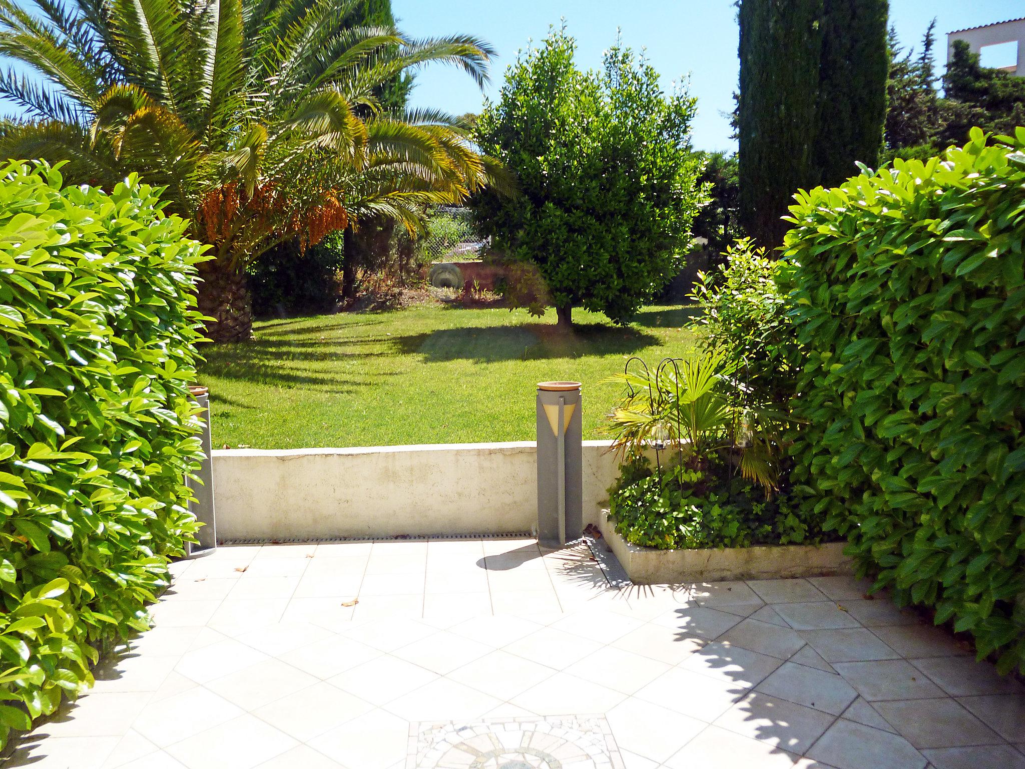 Photo 17 - 1 bedroom Apartment in Saint-Tropez with swimming pool and garden