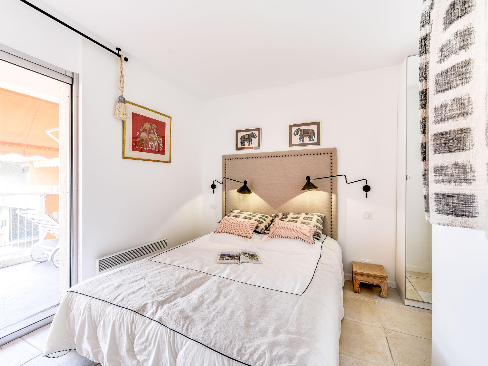 Foto 3 - Appartamento con 1 camera da letto a Saint-Tropez con piscina e vista mare