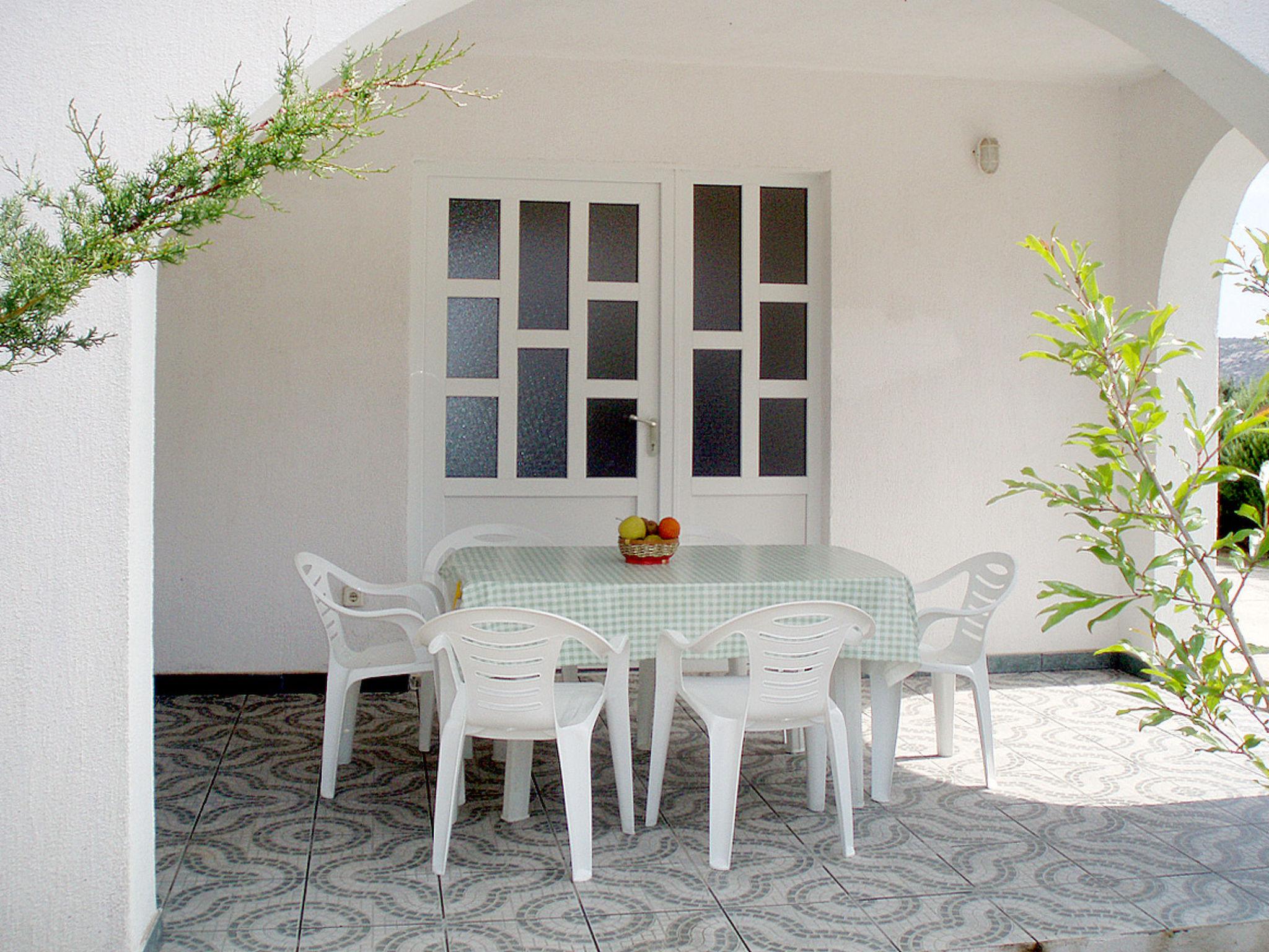 Photo 2 - Appartement de 2 chambres à Rab avec terrasse et vues à la mer