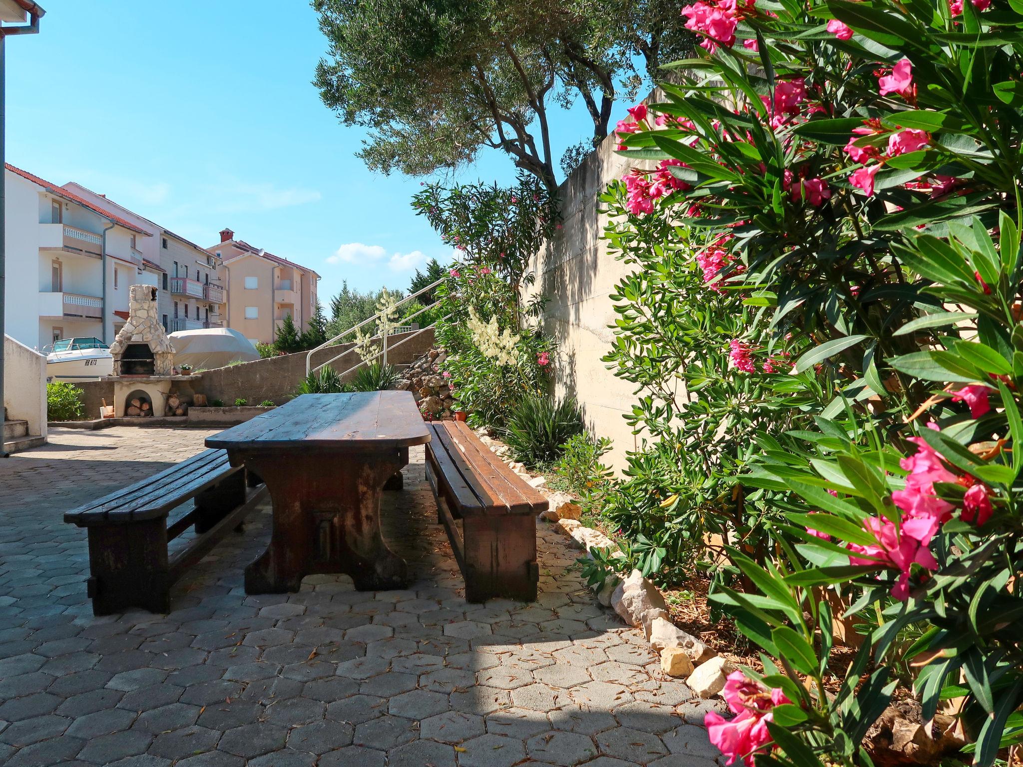 Photo 3 - Appartement de 4 chambres à Rab avec terrasse