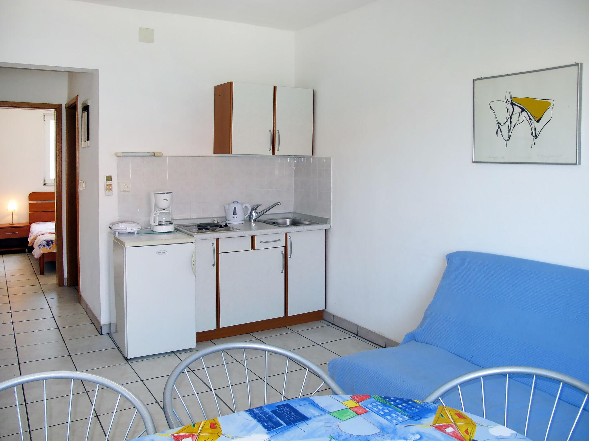 Foto 4 - Apartamento de 2 habitaciones en Rab con terraza y vistas al mar