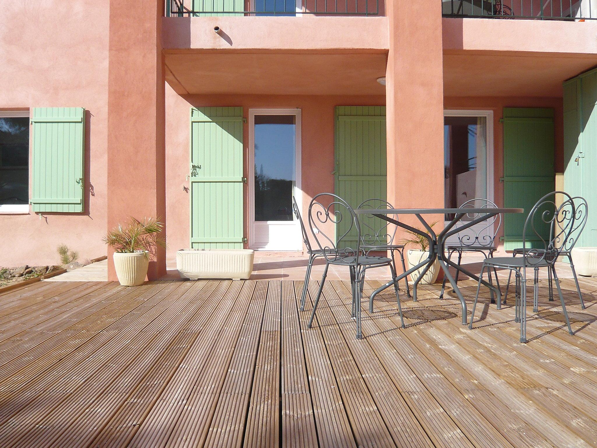 Photo 12 - Appartement de 2 chambres à Roquebrune-sur-Argens avec piscine et jardin