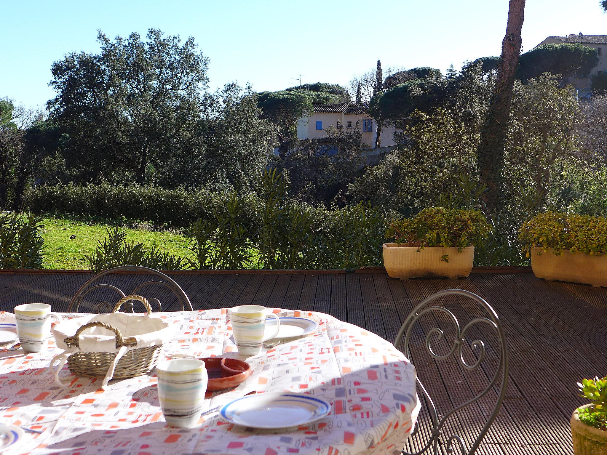 Foto 11 - Appartamento con 2 camere da letto a Roquebrune-sur-Argens con piscina e vista mare