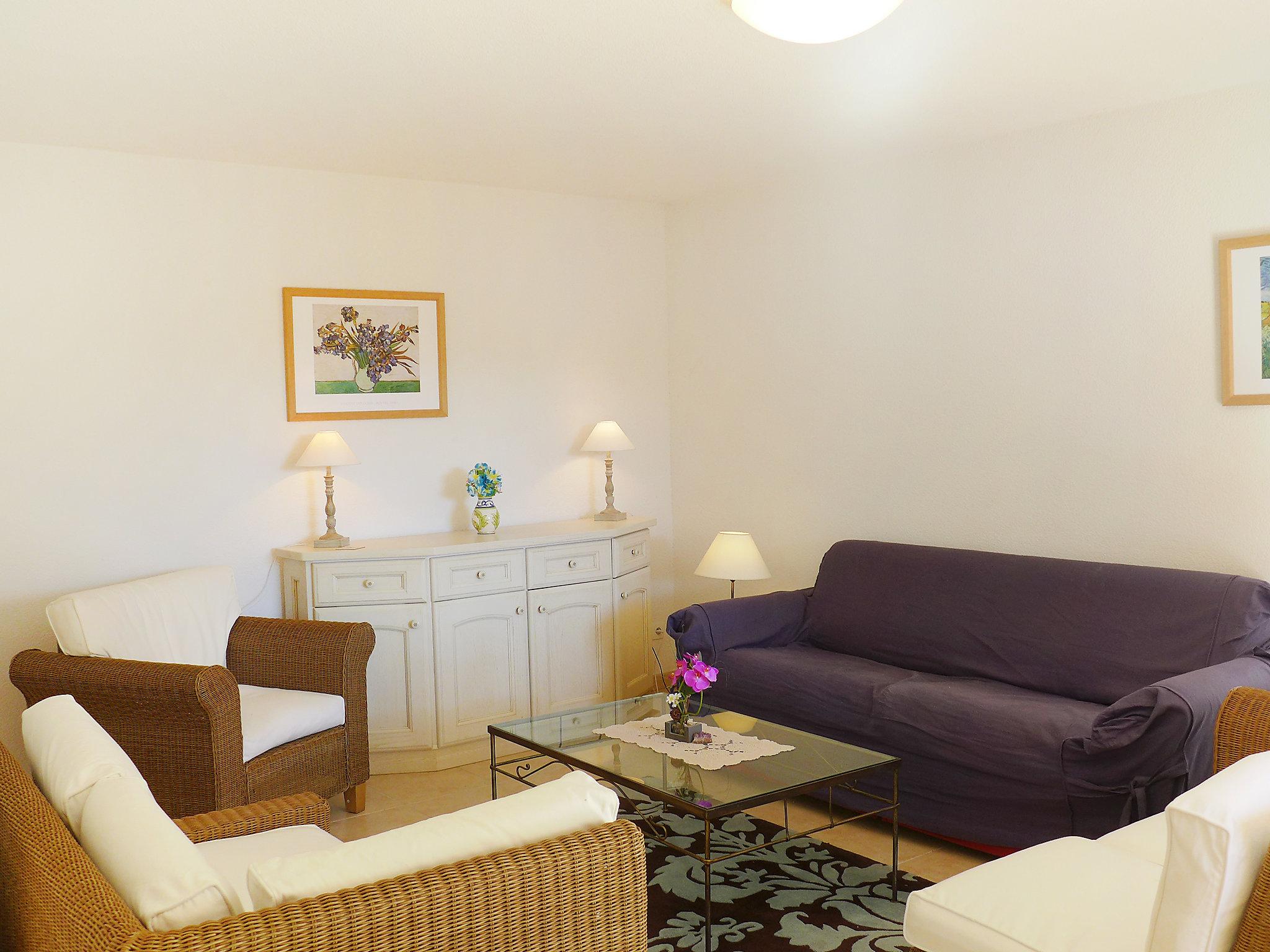 Foto 6 - Apartamento de 2 habitaciones en Roquebrune-sur-Argens con piscina y jardín