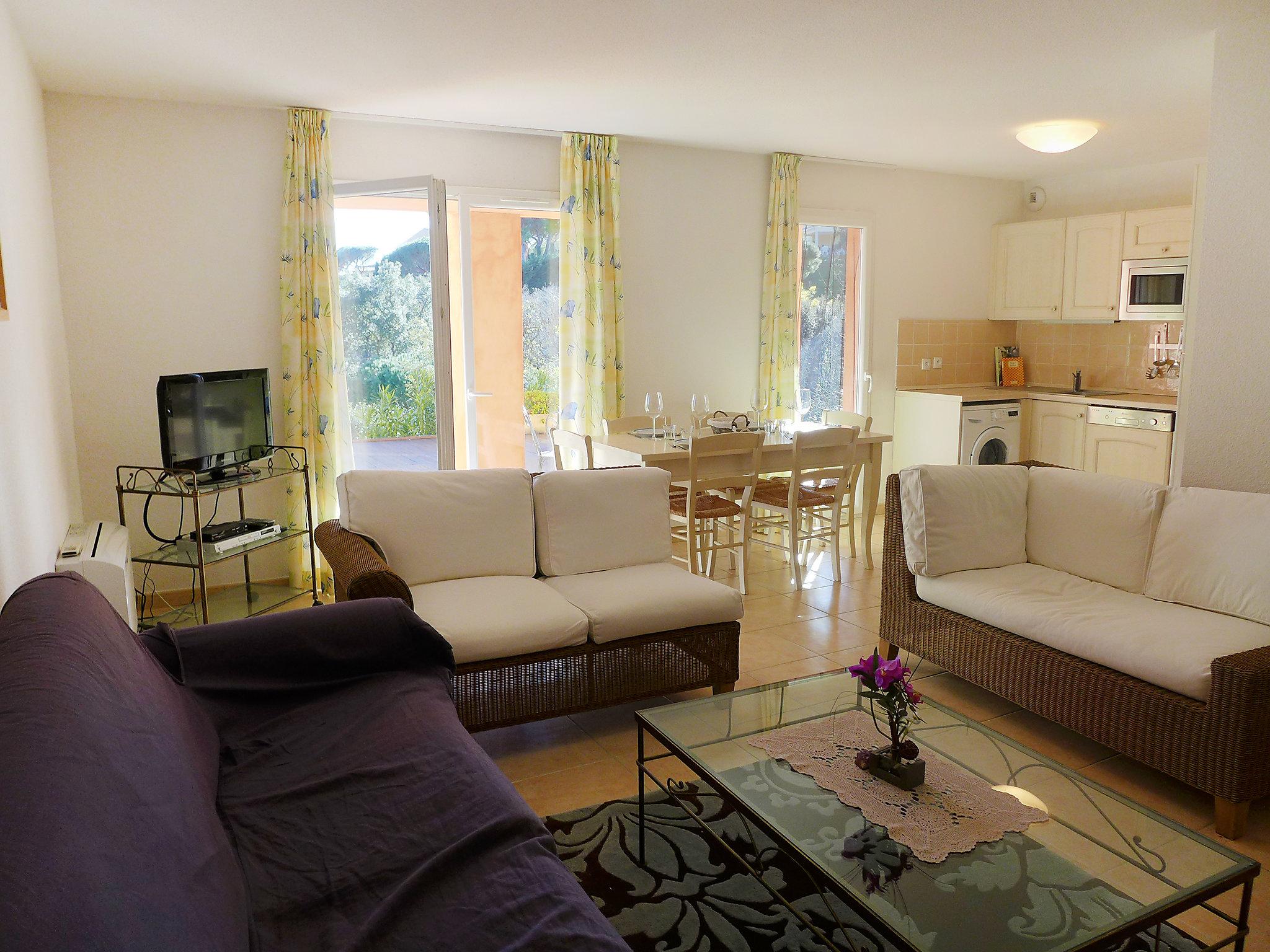 Foto 3 - Appartamento con 2 camere da letto a Roquebrune-sur-Argens con piscina e vista mare