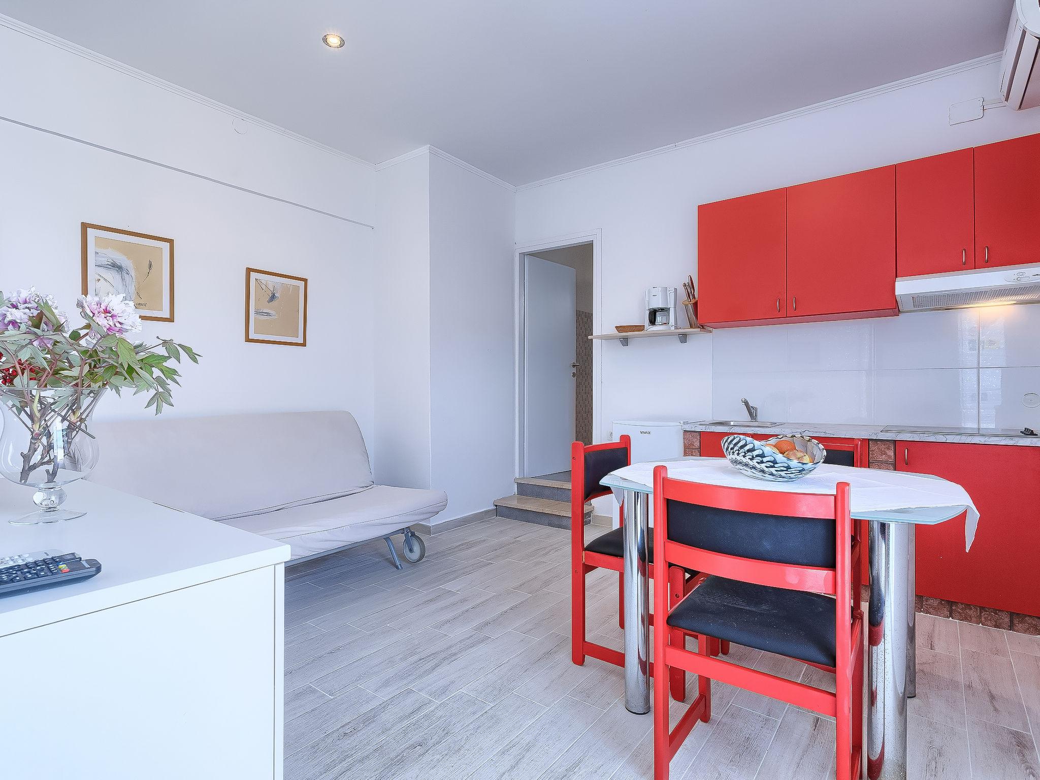 Foto 4 - Apartamento de 1 habitación en Umag con piscina y jardín