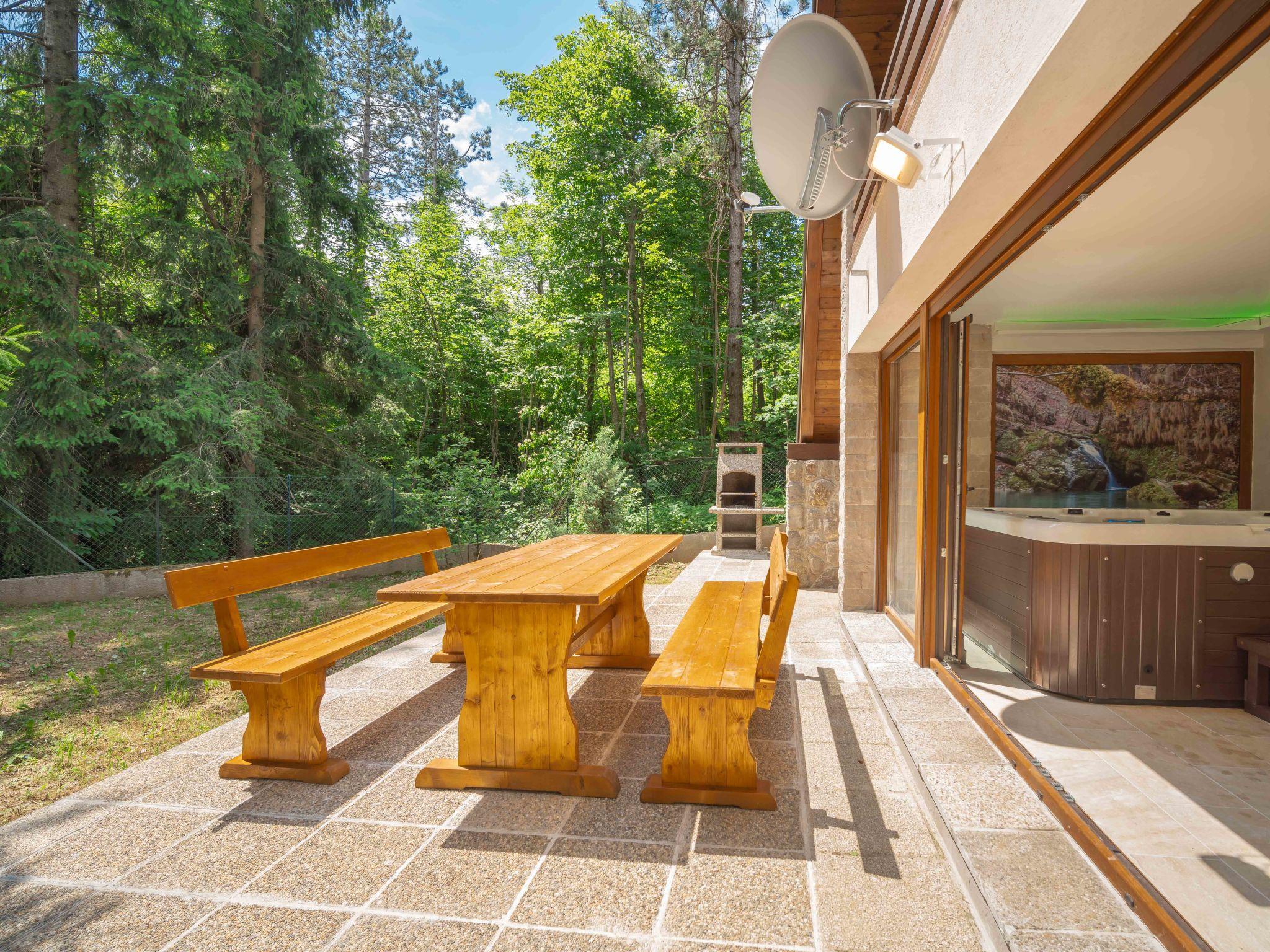 Foto 6 - Casa de 2 quartos em Fužine com terraço e sauna