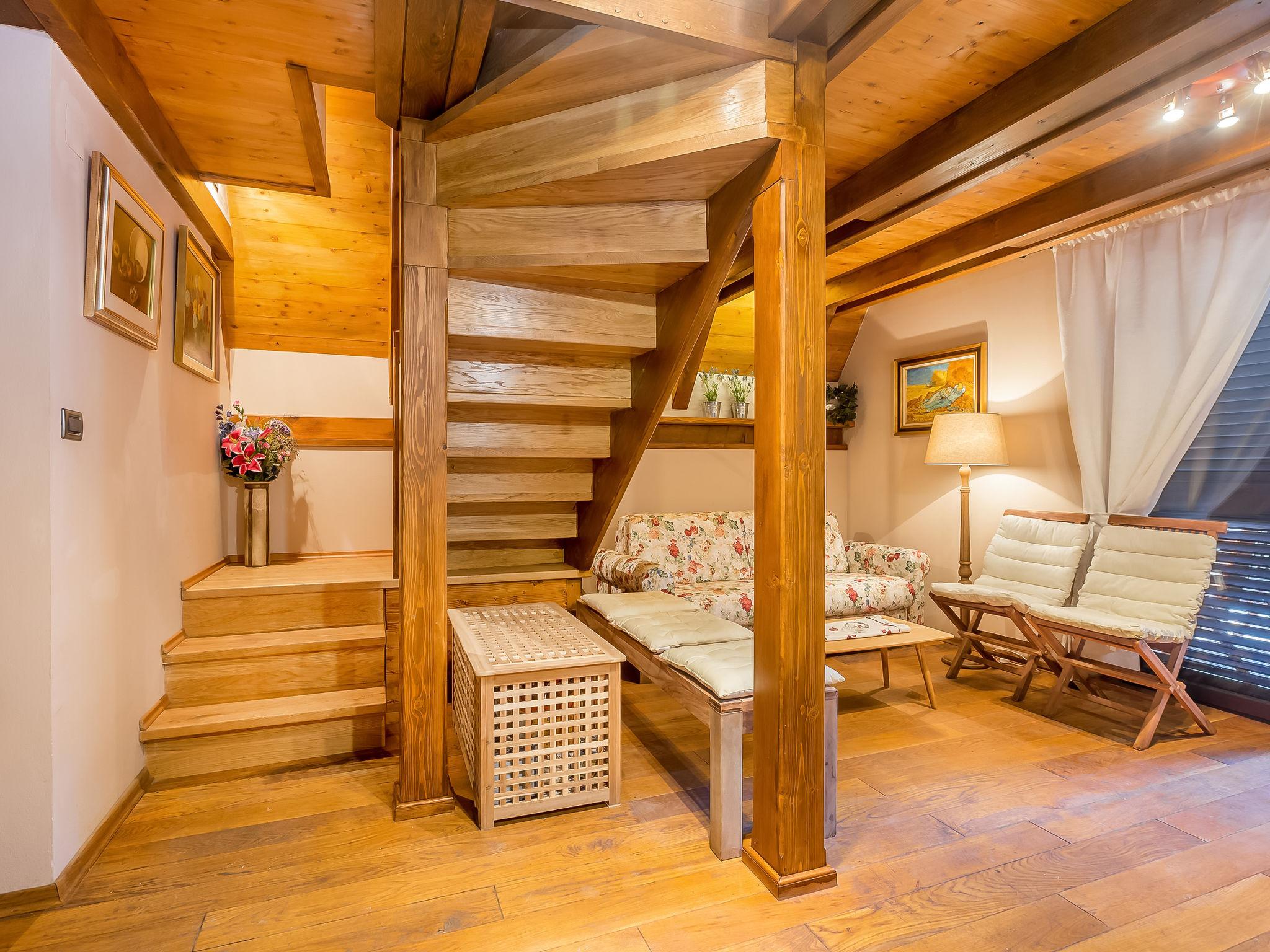 Foto 20 - Casa de 2 habitaciones en Fužine con terraza y sauna