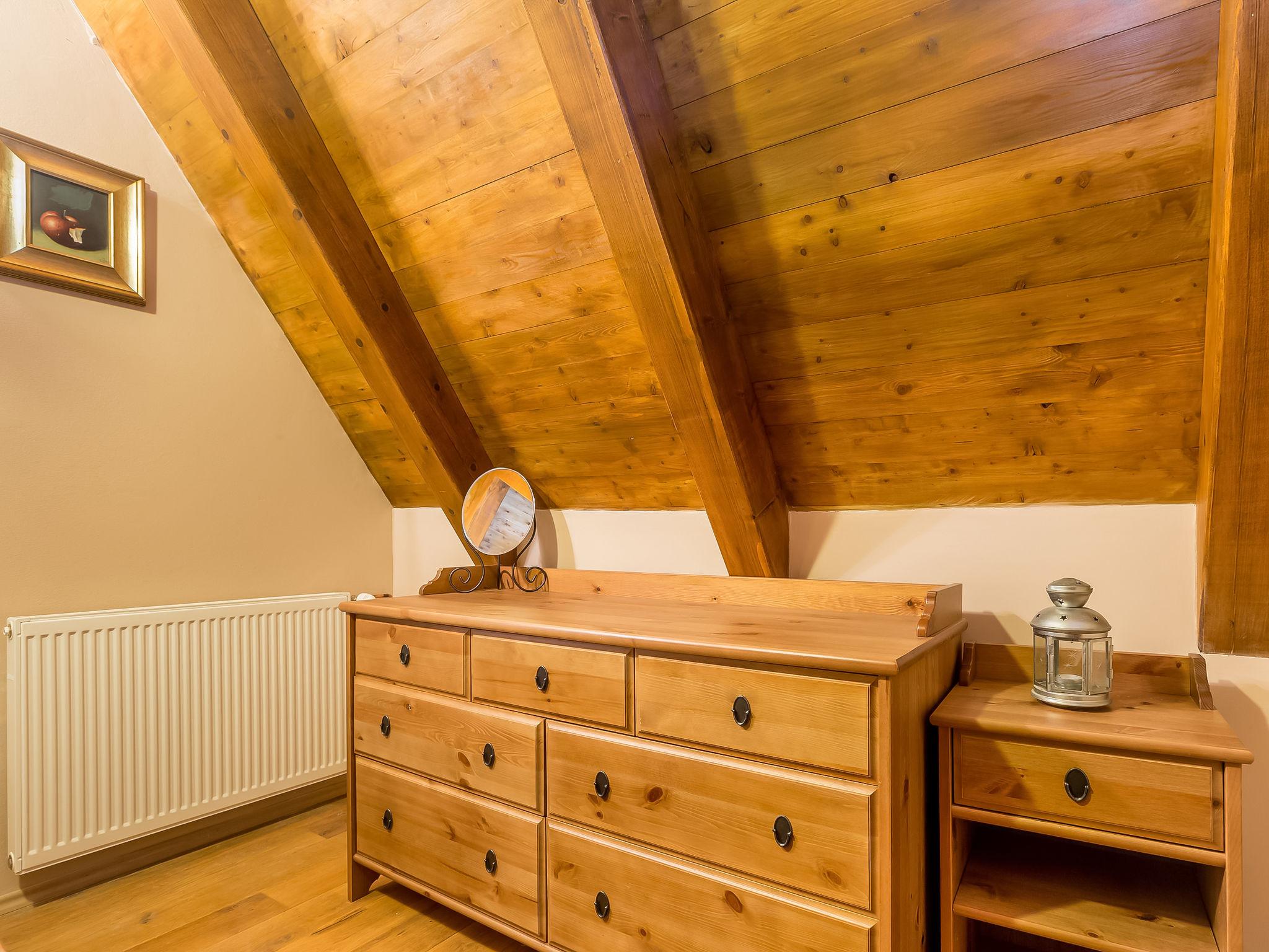 Foto 26 - Casa de 2 quartos em Fužine com terraço e sauna