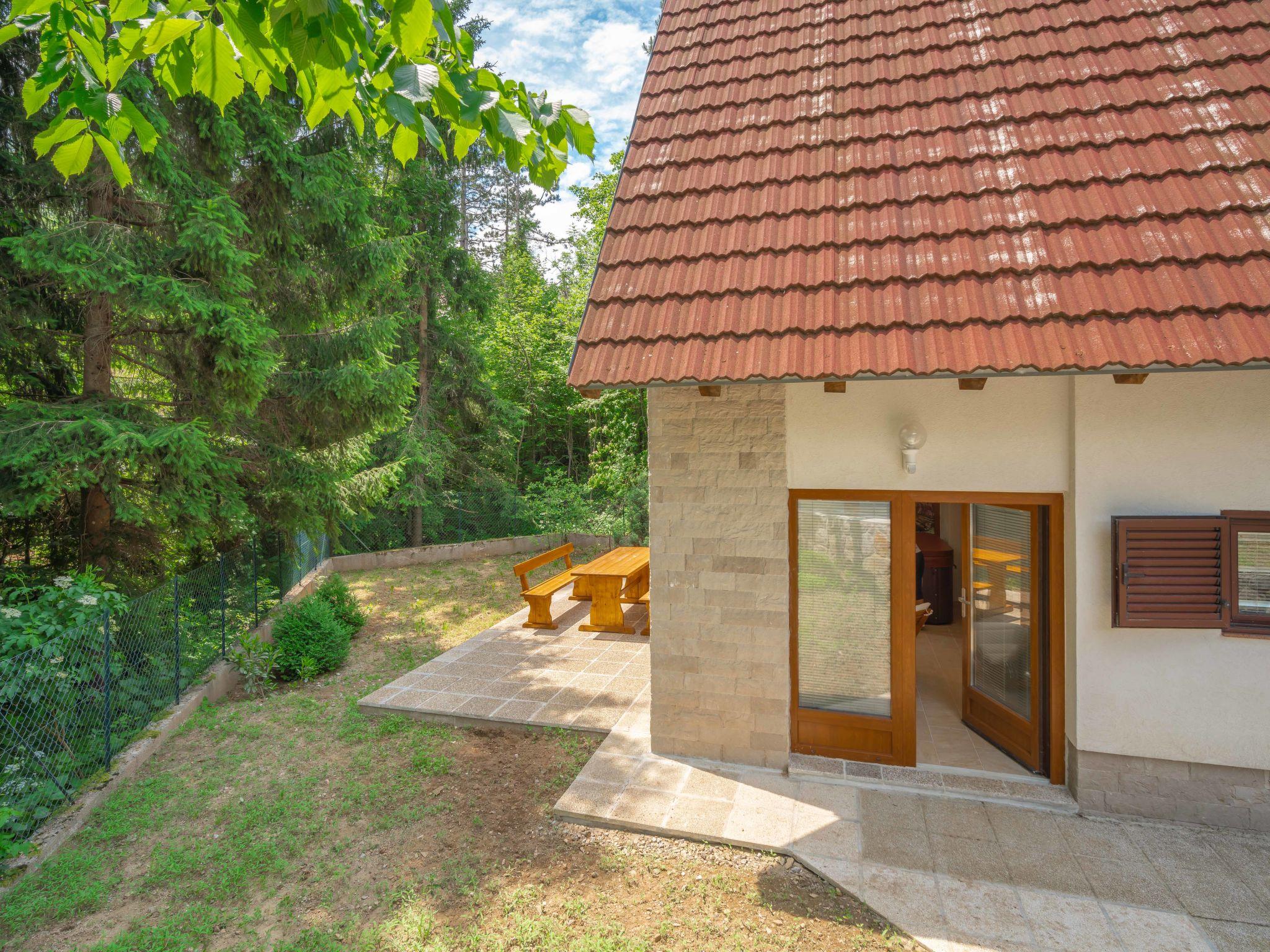 Foto 39 - Casa de 2 quartos em Fužine com terraço e sauna