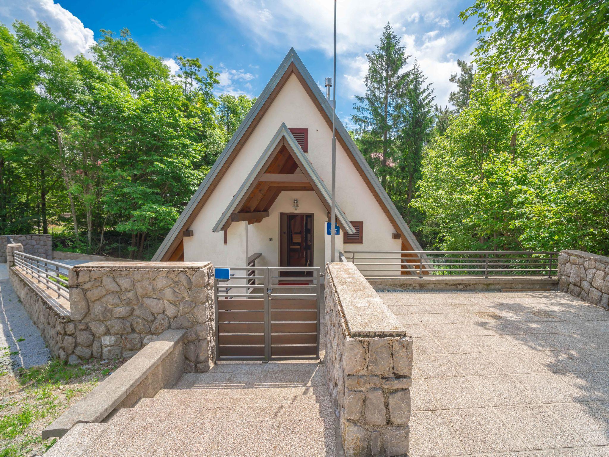 Foto 40 - Casa con 2 camere da letto a Fužine con terrazza e sauna