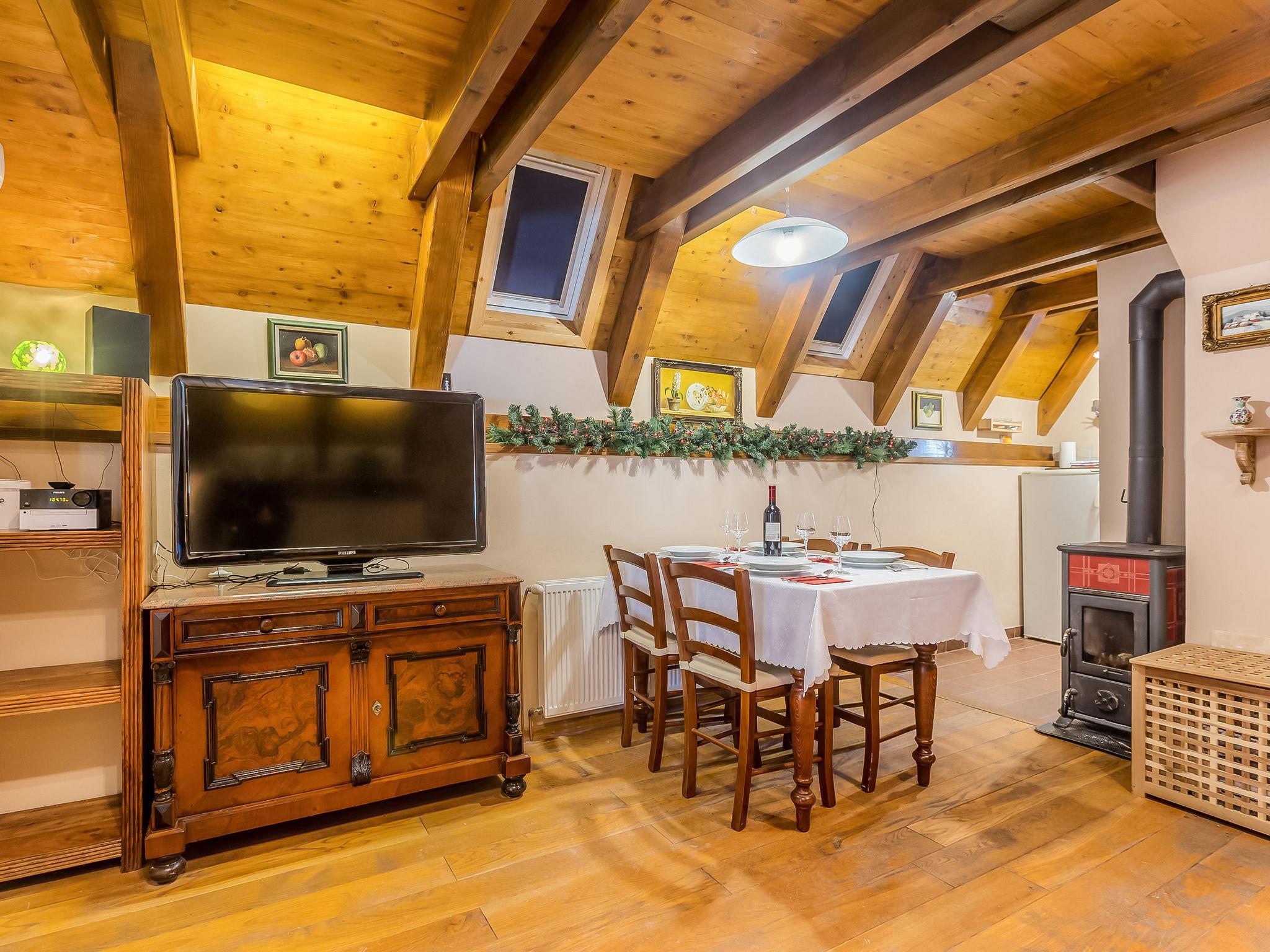 Foto 16 - Casa de 2 habitaciones en Fužine con terraza y sauna