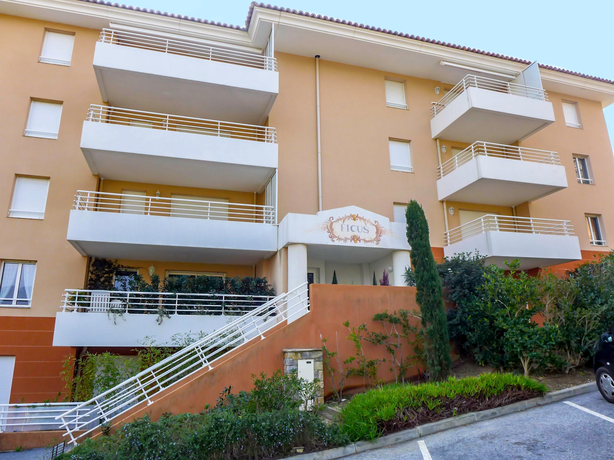 Foto 18 - Apartamento de 2 habitaciones en Cavalaire-sur-Mer con piscina y terraza