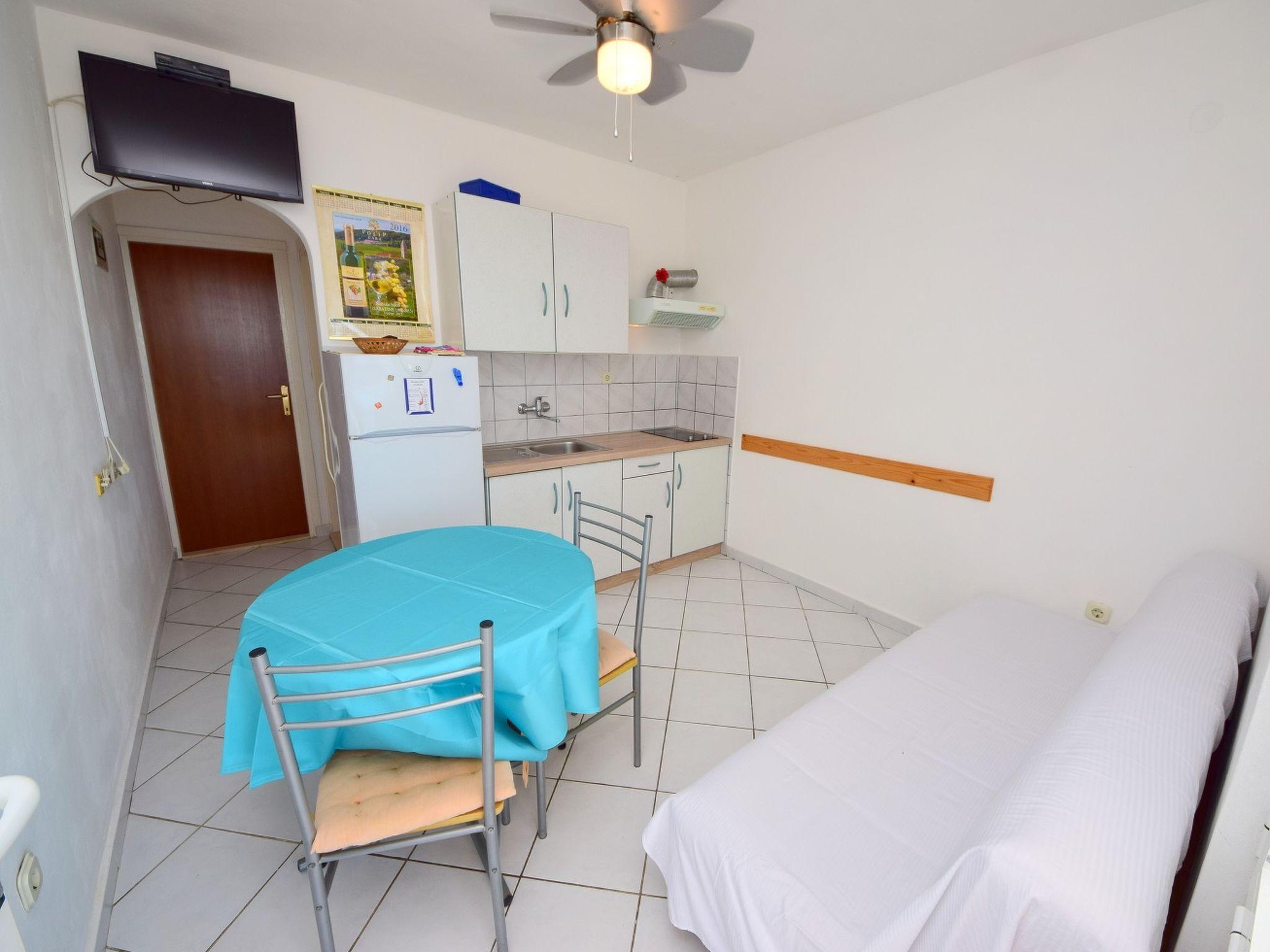Foto 6 - Apartamento de 1 quarto em Korčula com piscina e vistas do mar