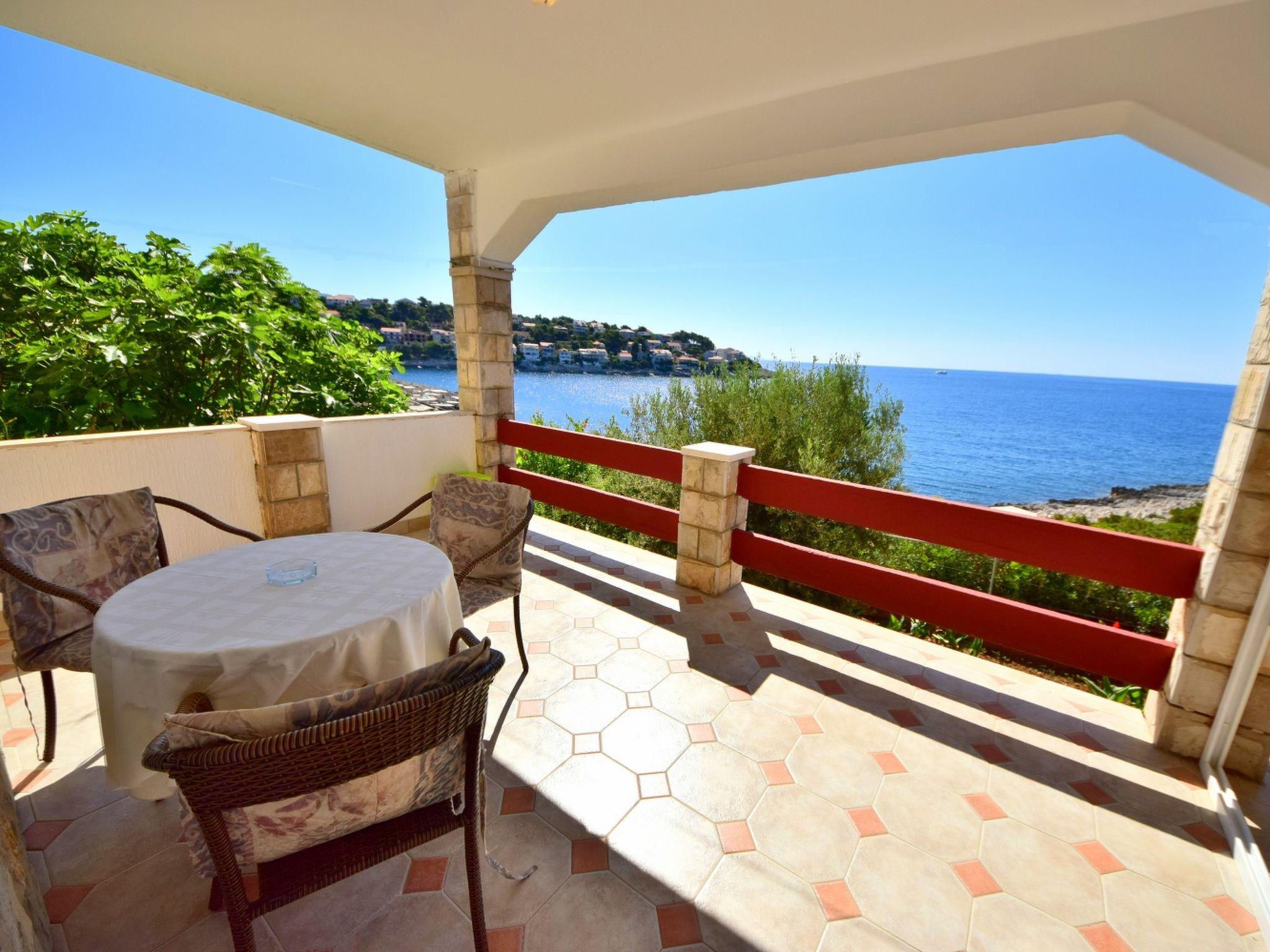 Foto 5 - Appartamento con 1 camera da letto a Korčula con piscina e vista mare