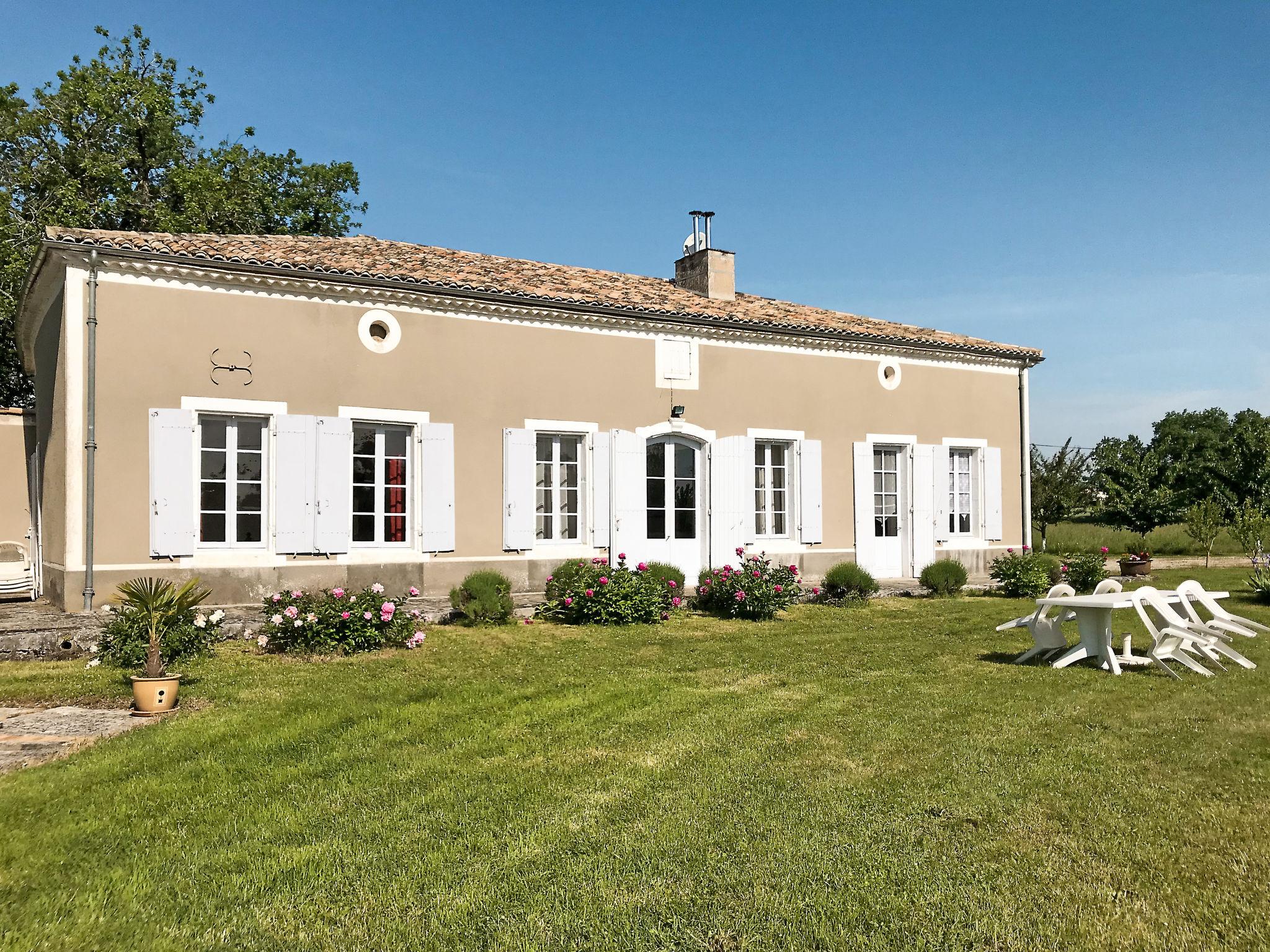 Foto 18 - Casa de 3 habitaciones en Lalandusse con piscina privada y jardín