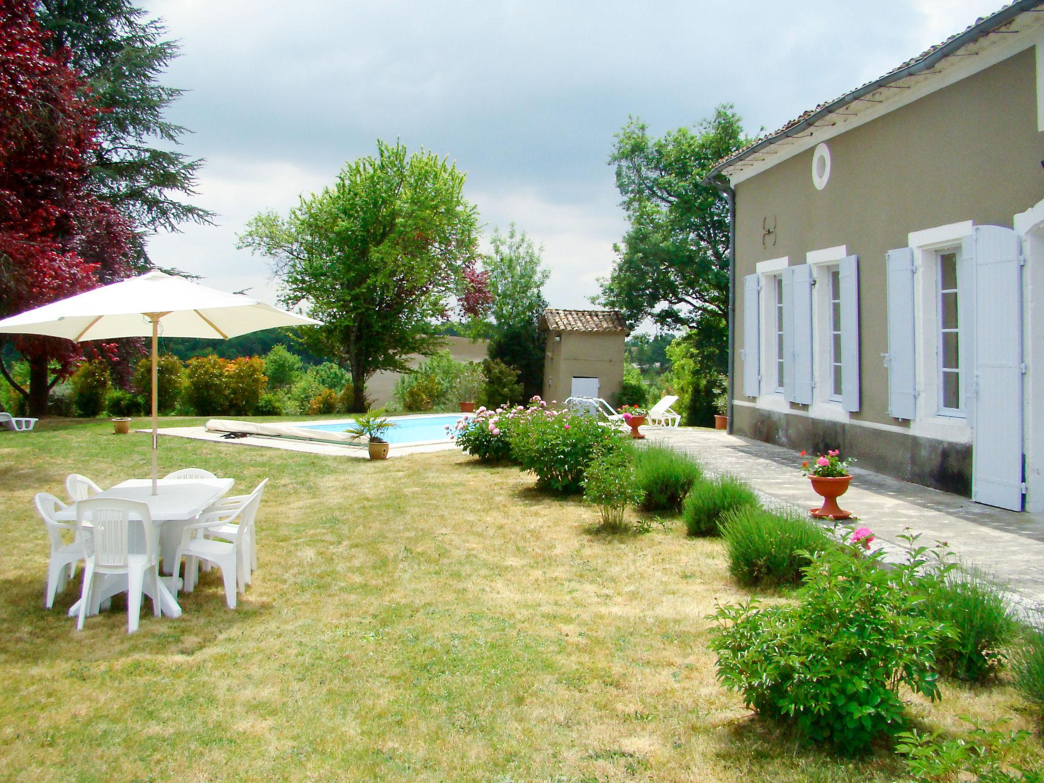 Foto 1 - Casa de 3 quartos em Lalandusse com piscina privada e jardim