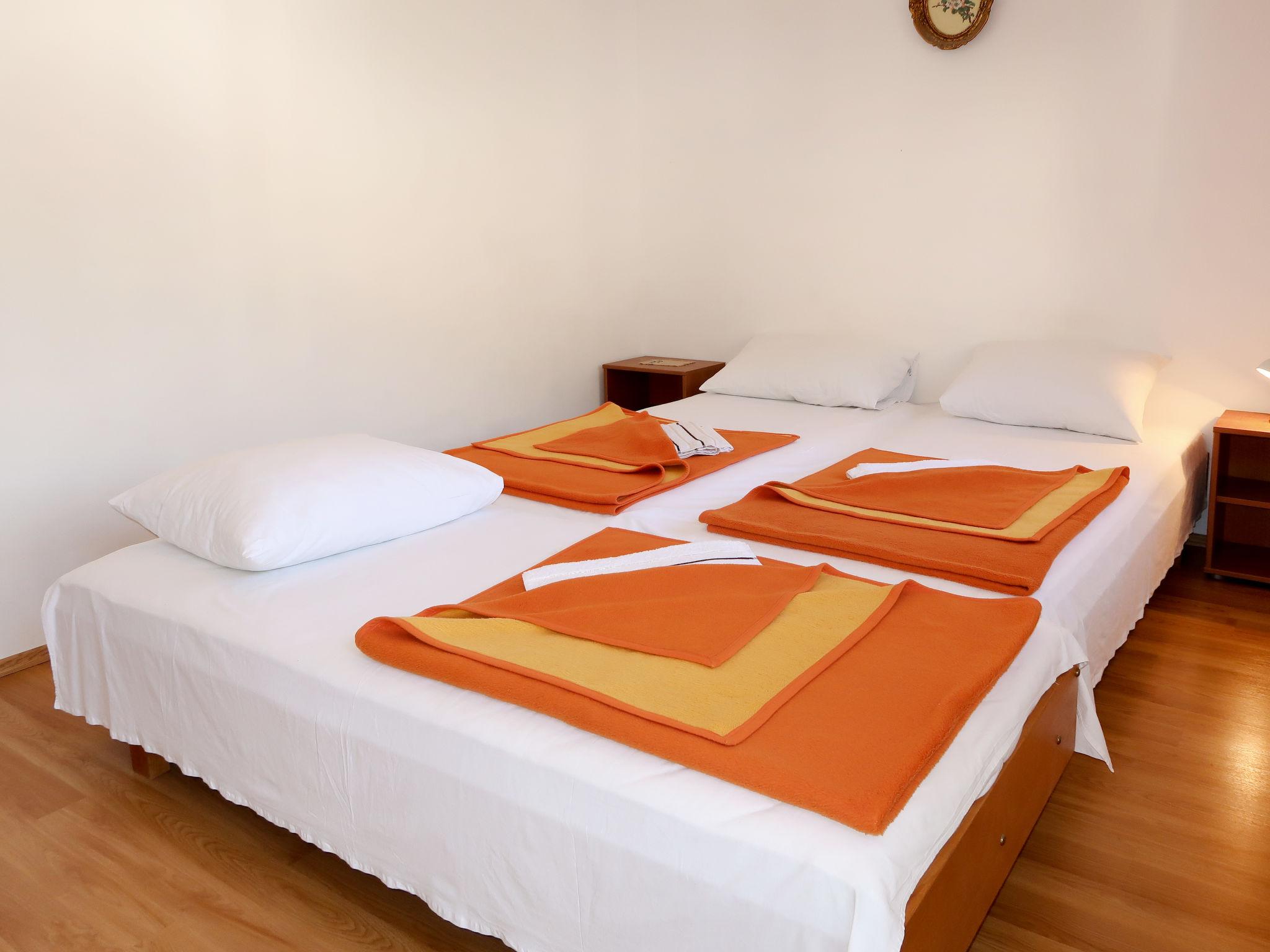 Foto 7 - Appartamento con 2 camere da letto a Gradac con vista mare