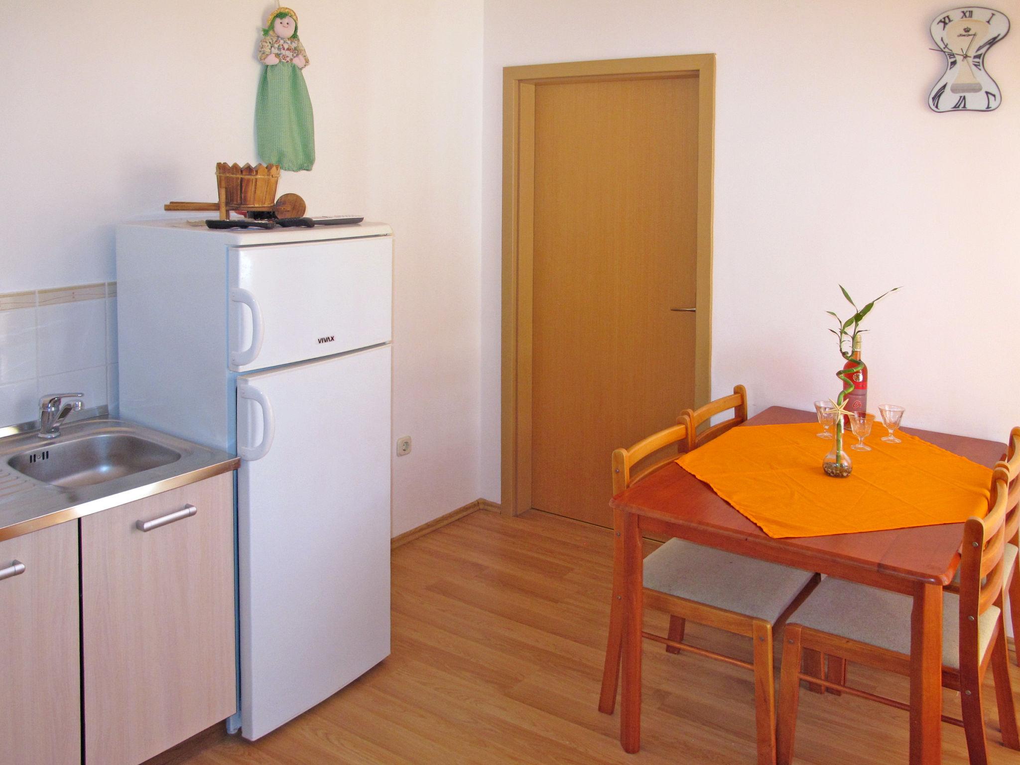 Foto 4 - Apartamento de 2 quartos em Gradac com jardim