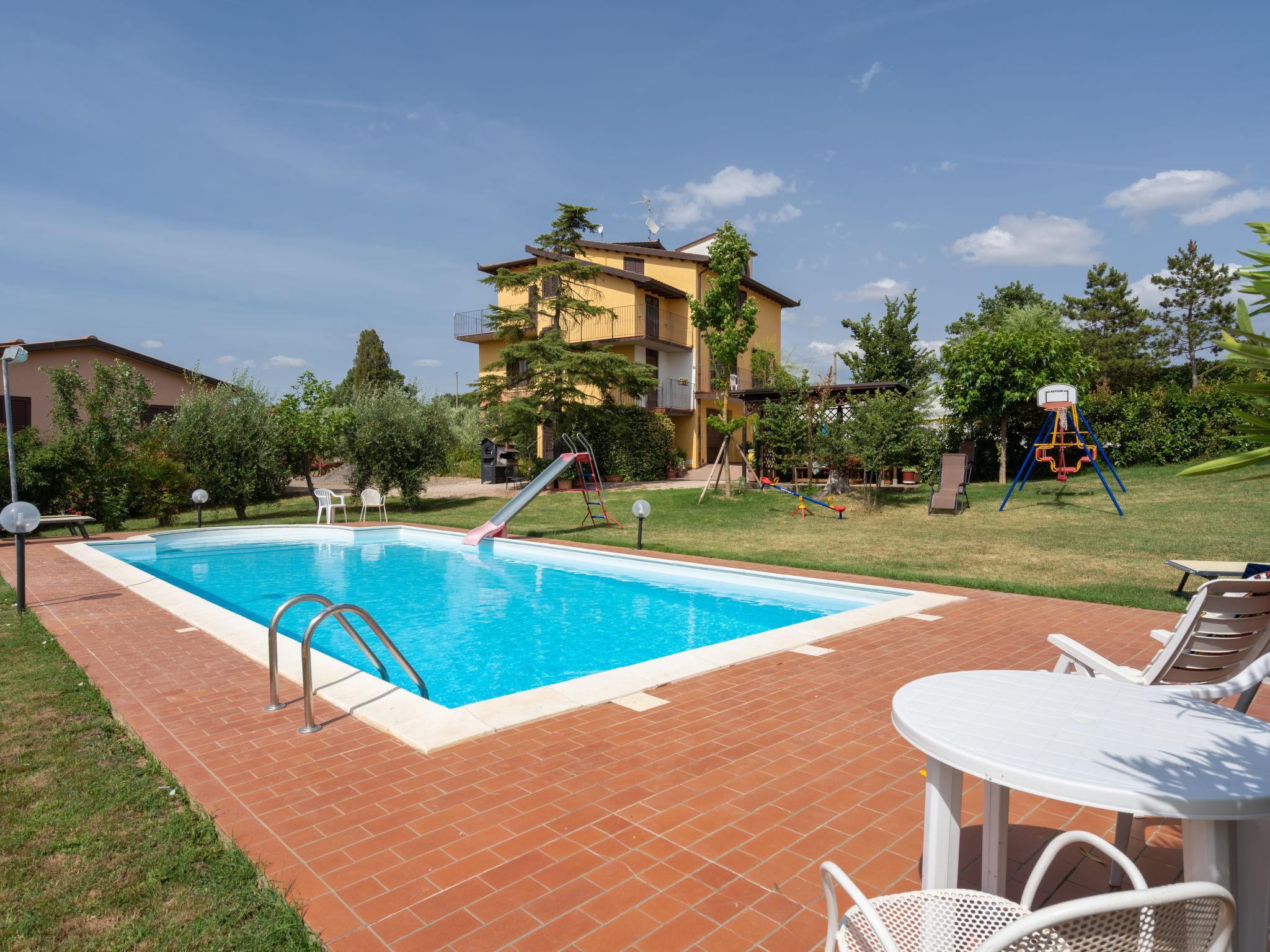 Foto 1 - Casa de 5 quartos em Foiano della Chiana com piscina privada e jardim
